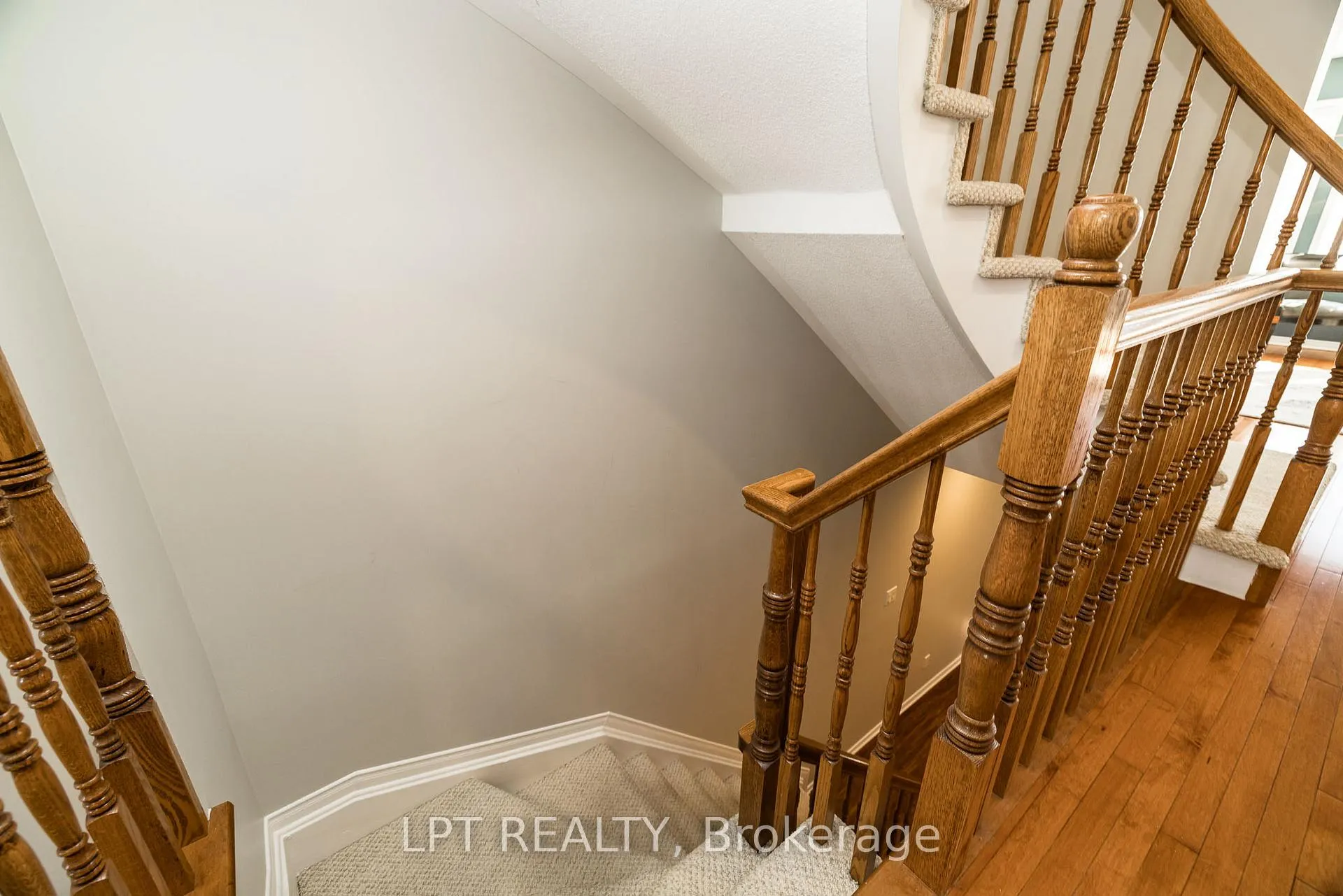 Photo 25 of 521 Pepperville Crescent, Ottawa, Kanata - Emerald Meadows/Trailwest — HOMEH