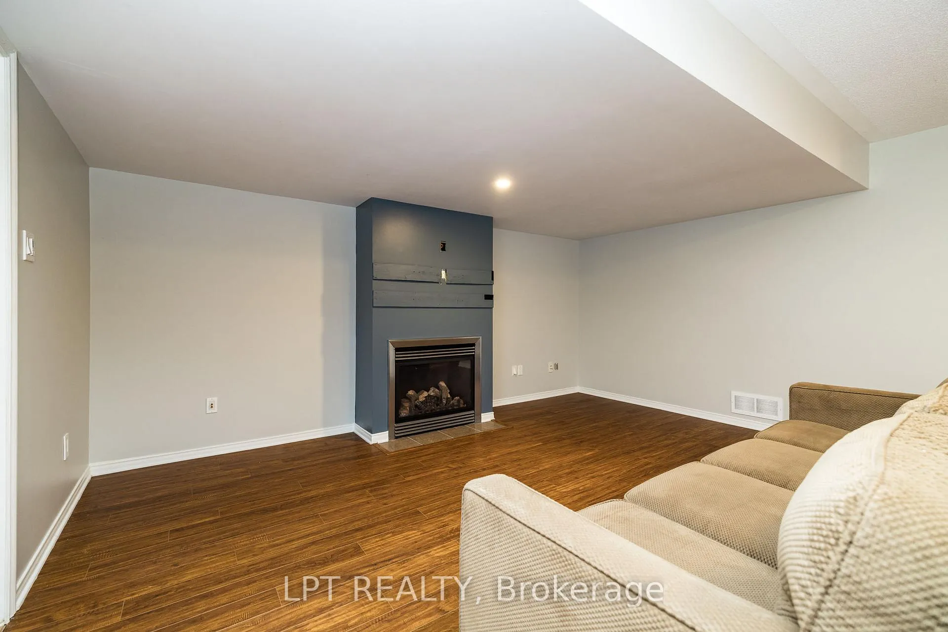 Photo 27 of 521 Pepperville Crescent, Ottawa, Kanata - Emerald Meadows/Trailwest — HOMEH