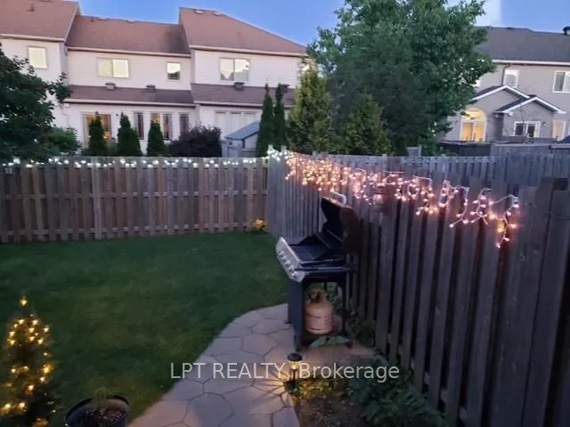 Photo 32 of 521 Pepperville Crescent, Ottawa, Kanata - Emerald Meadows/Trailwest — HOMEH