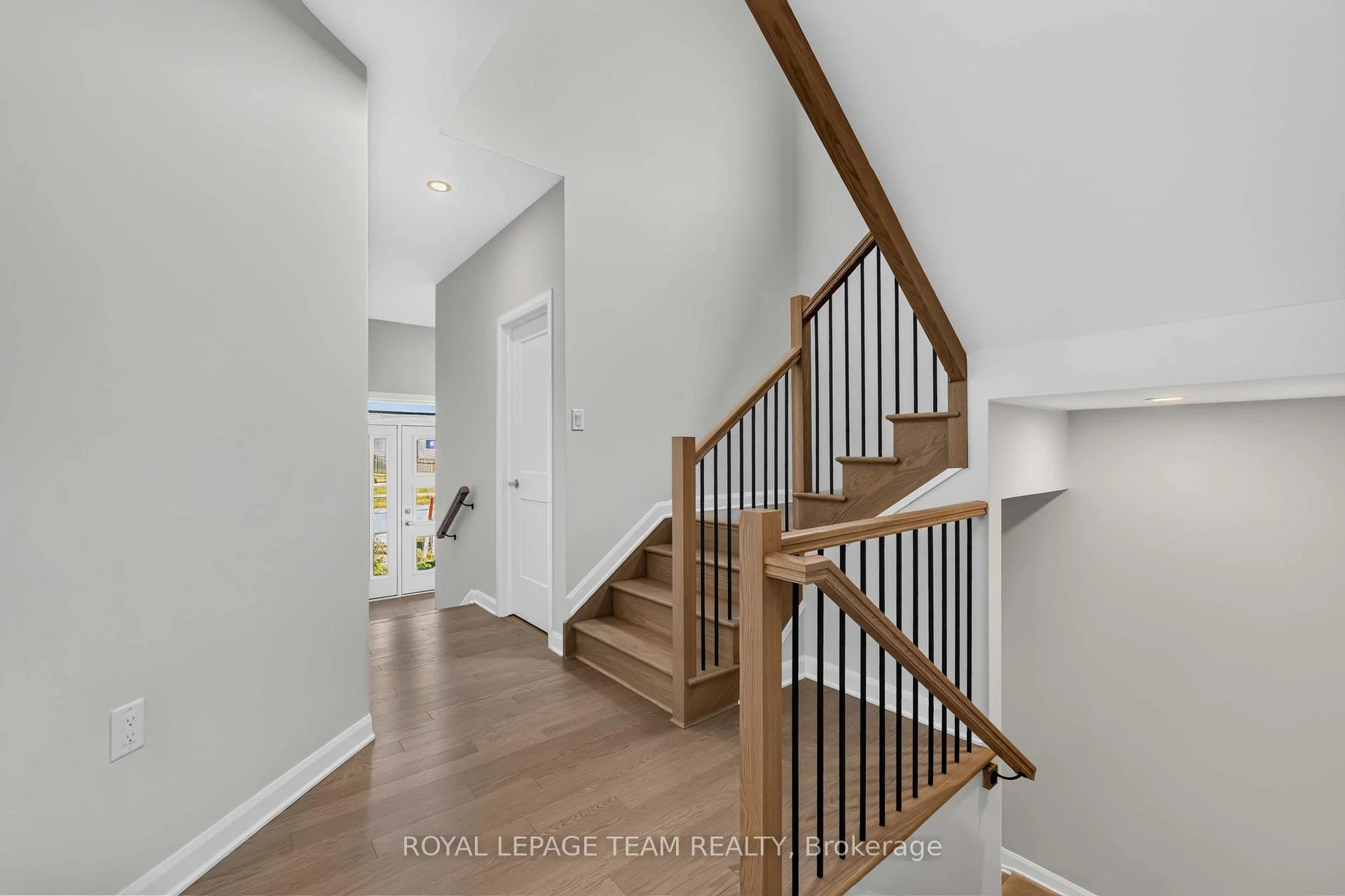 Photo 3 of 902 Locomotion Lane, Ottawa, Kanata - Emerald Meadows/Trailwest — HOMEH