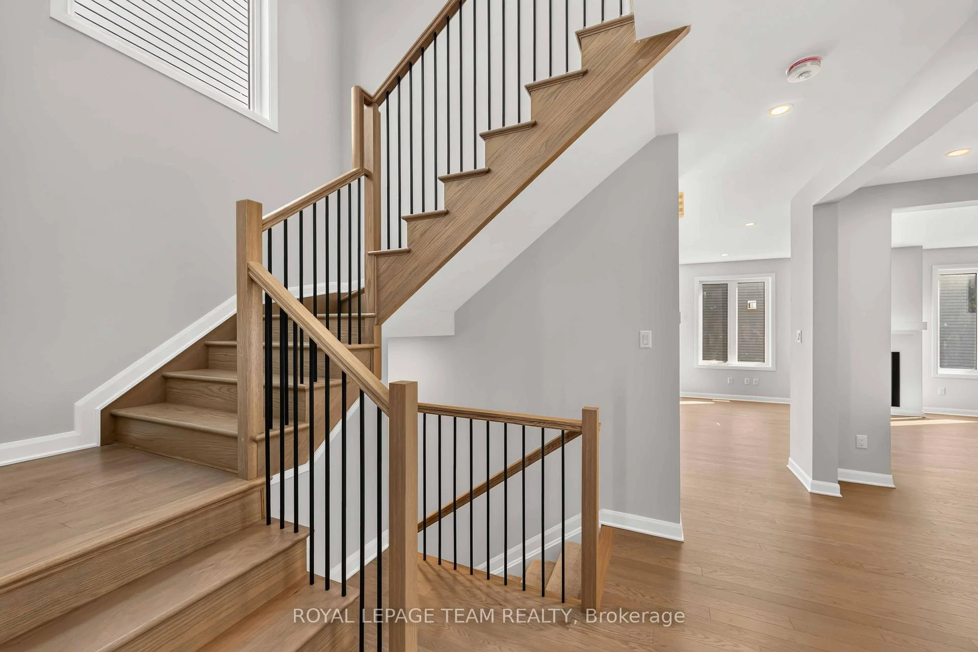 Photo 4 of 902 Locomotion Lane, Ottawa, Kanata - Emerald Meadows/Trailwest — HOMEH