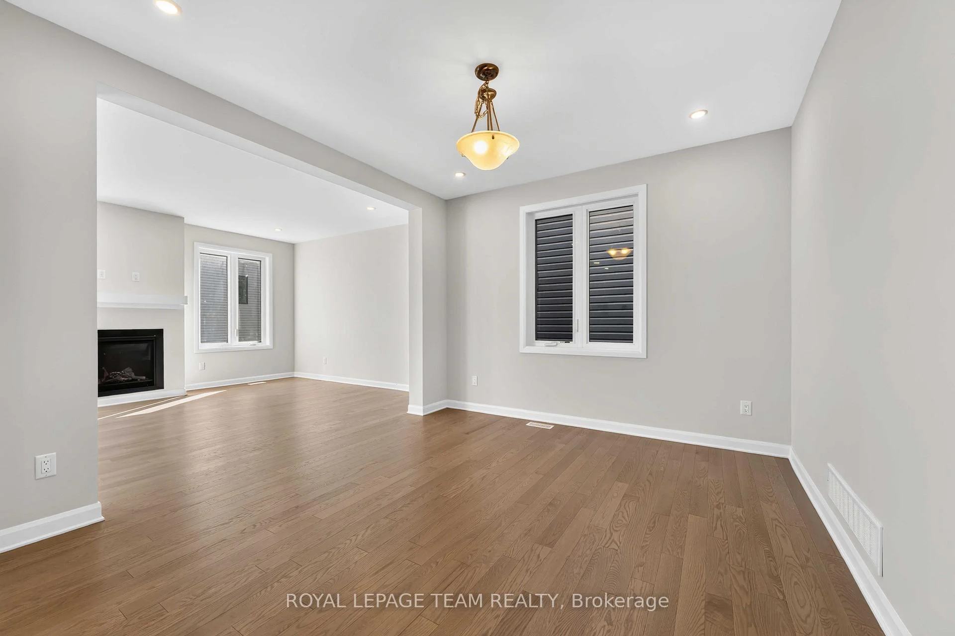 Photo 5 of 902 Locomotion Lane, Ottawa, Kanata - Emerald Meadows/Trailwest — HOMEH