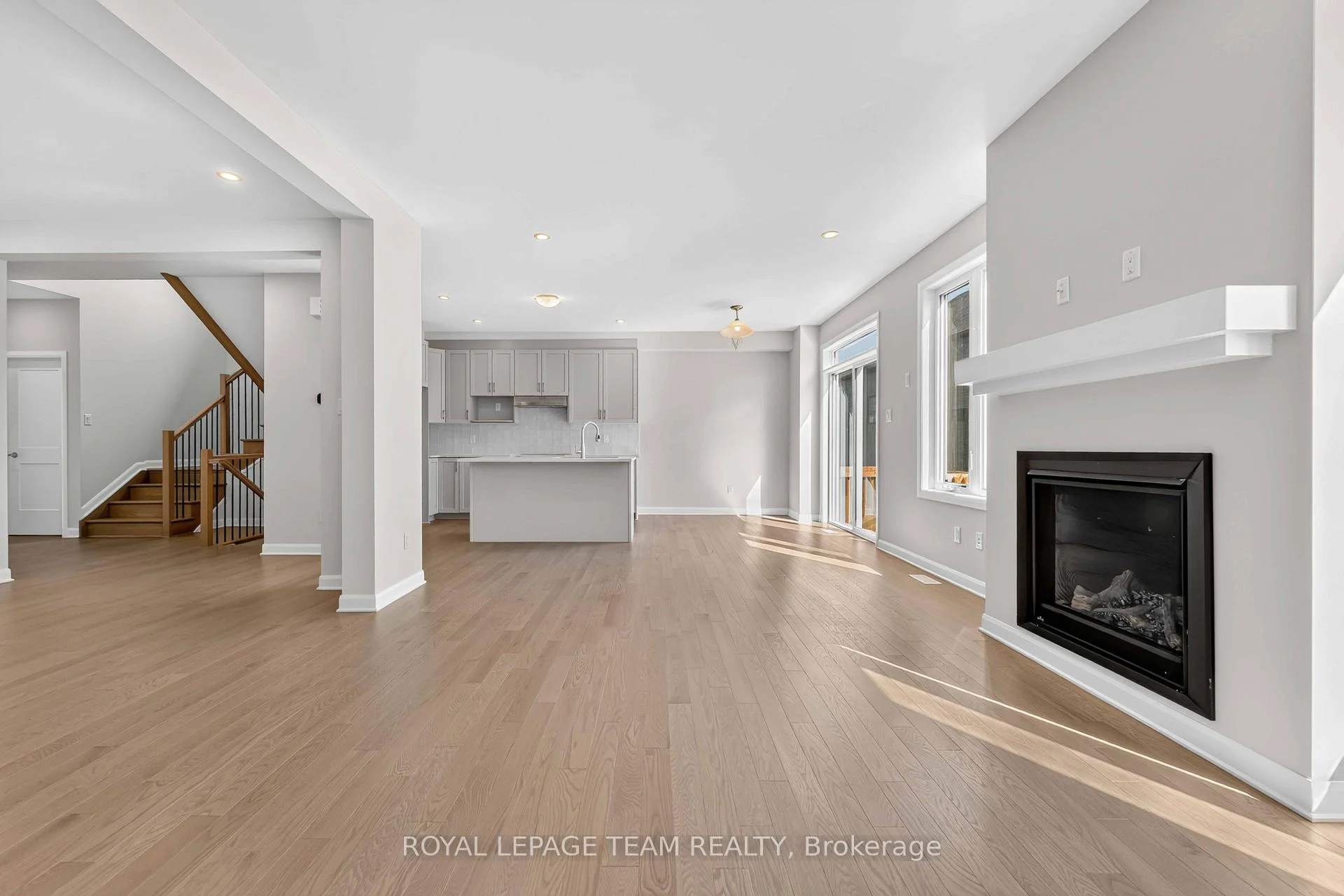 Photo 6 of 902 Locomotion Lane, Ottawa, Kanata - Emerald Meadows/Trailwest — HOMEH