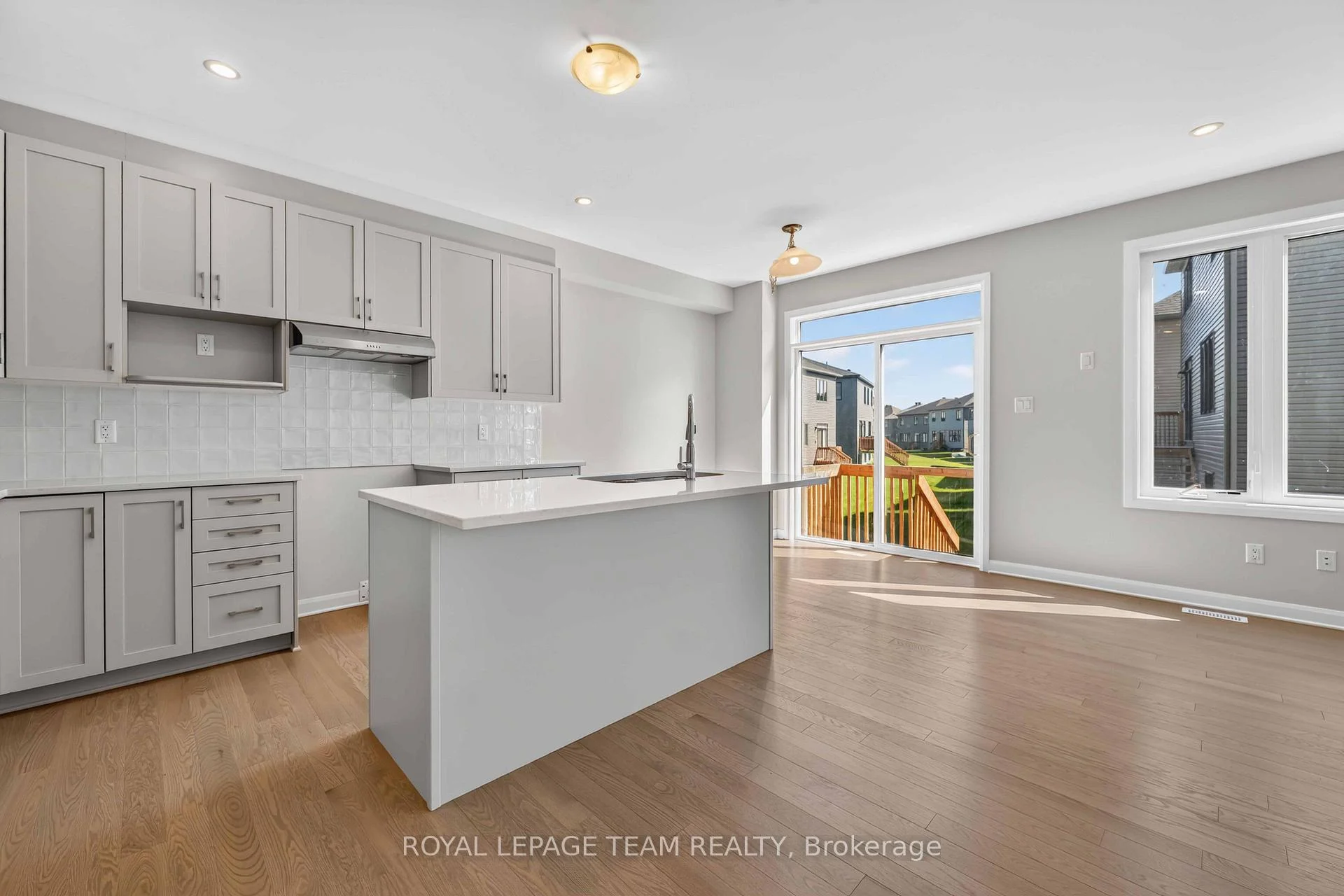 Photo 8 of 902 Locomotion Lane, Ottawa, Kanata - Emerald Meadows/Trailwest — HOMEH