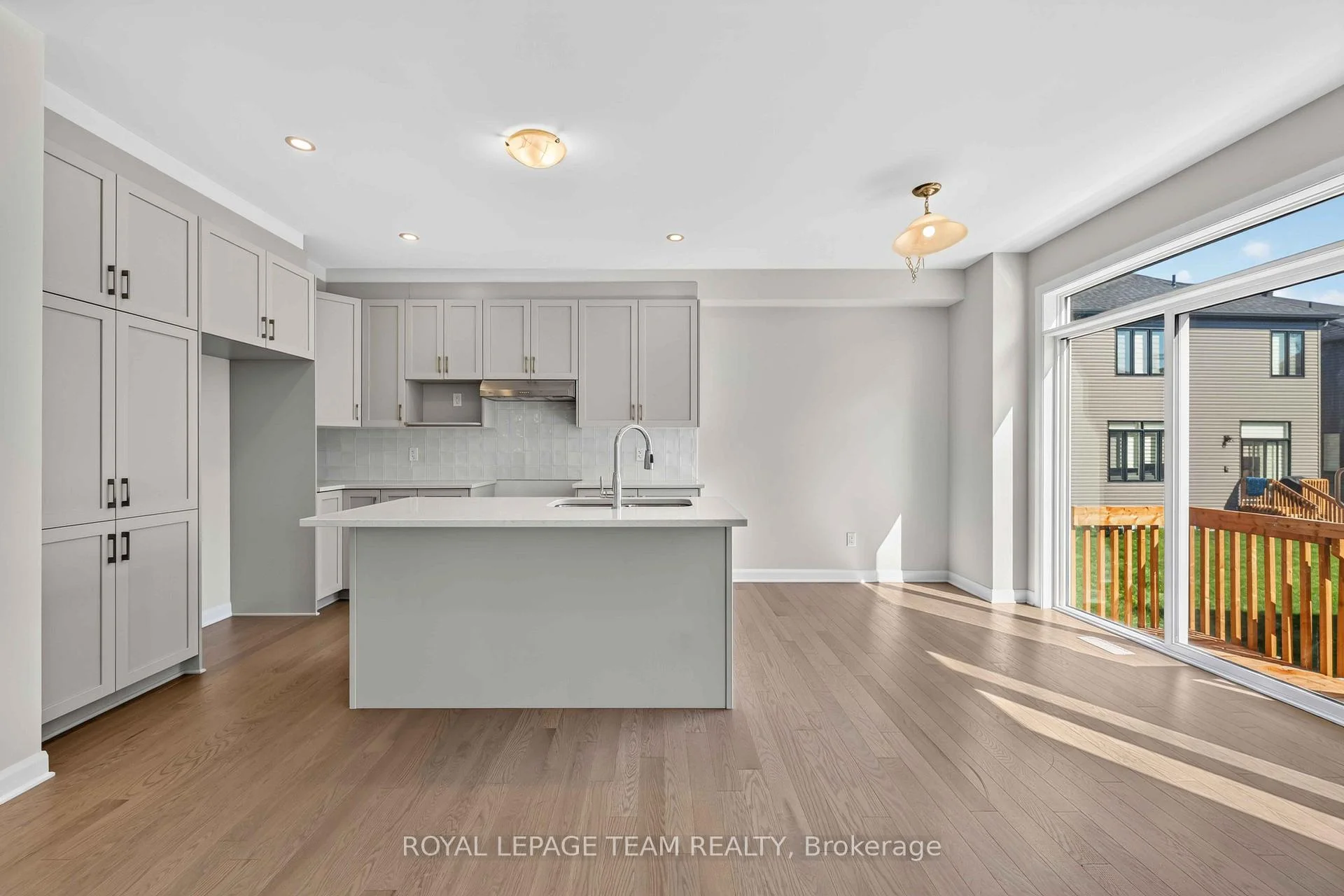 Photo 9 of 902 Locomotion Lane, Ottawa, Kanata - Emerald Meadows/Trailwest — HOMEH