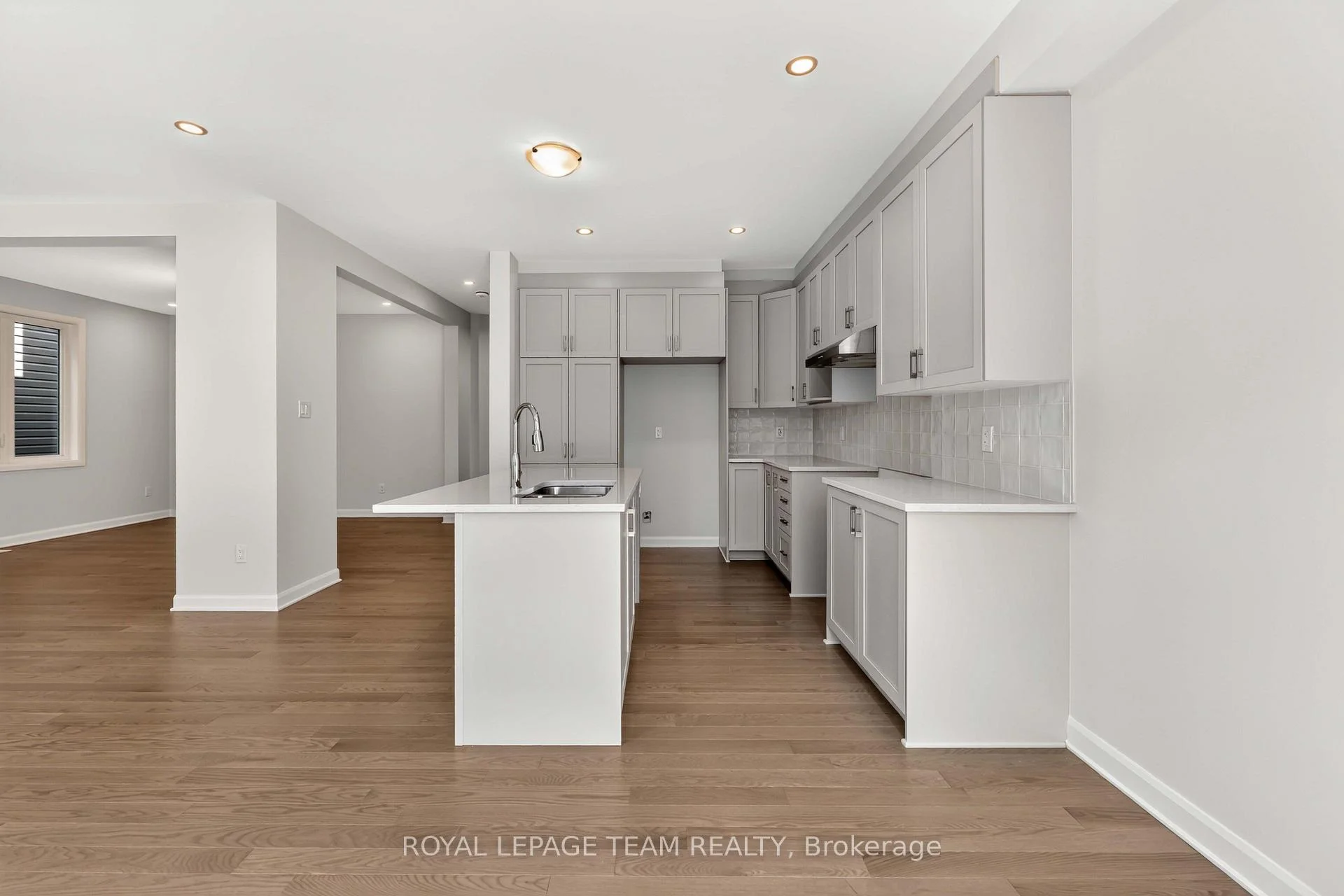 Photo 10 of 902 Locomotion Lane, Ottawa, Kanata - Emerald Meadows/Trailwest — HOMEH
