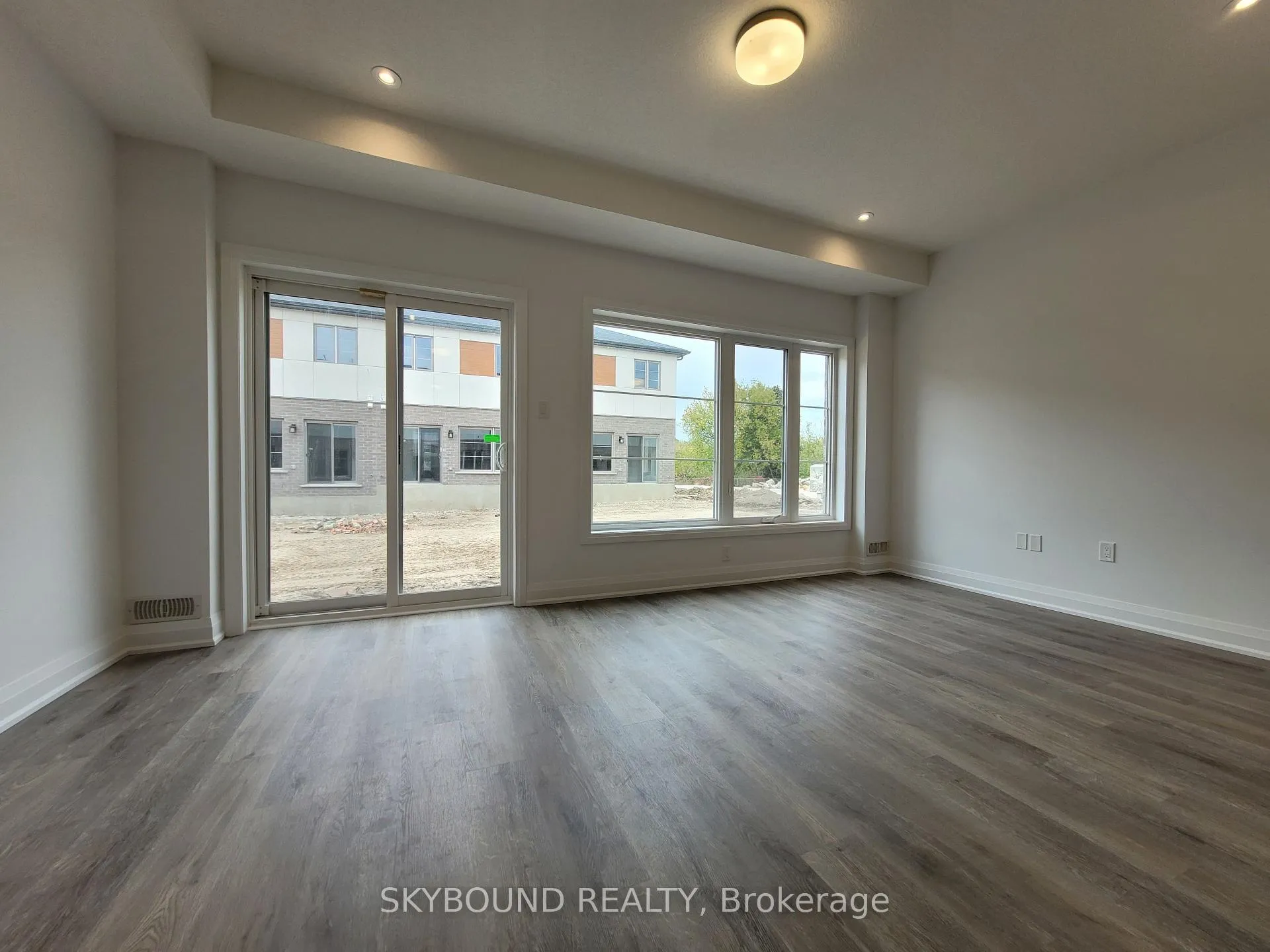 Photo 5 of Unit 9, 32 Steele Crescent, Guelph, St. Patrick's Ward — HOMEH