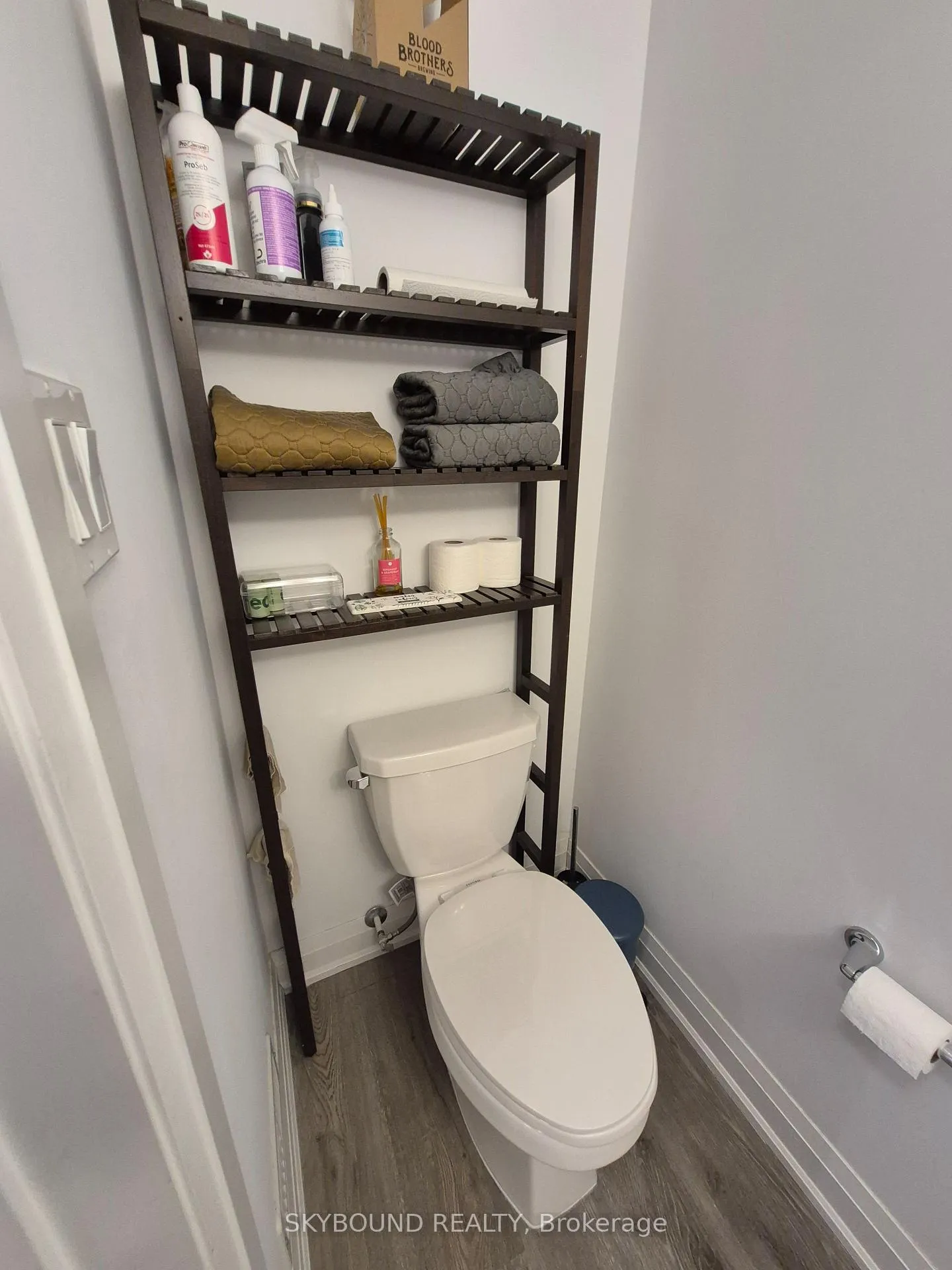 Photo 8 of Unit 9, 32 Steele Crescent, Guelph, St. Patrick's Ward — HOMEH