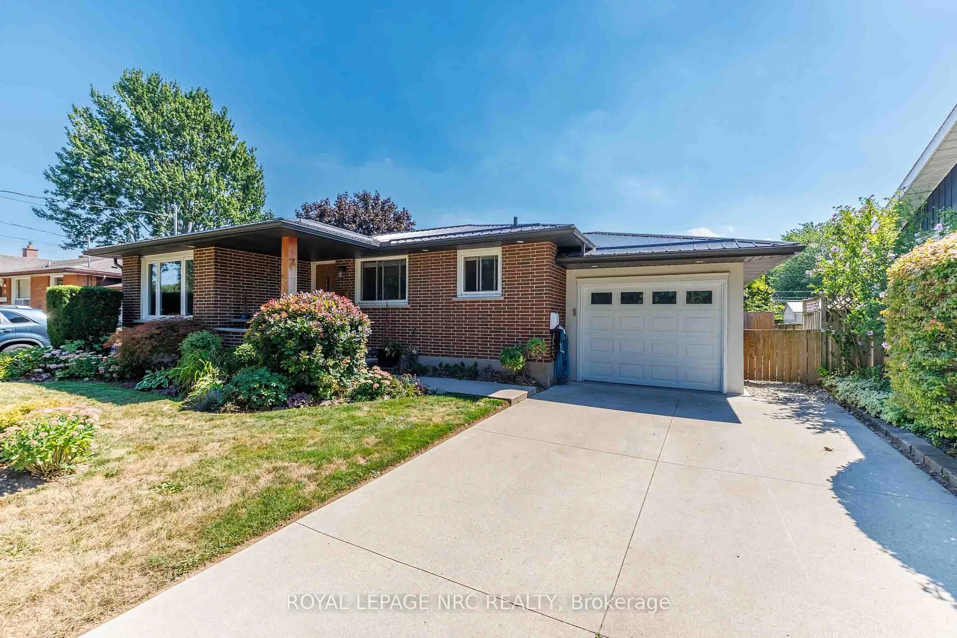 Photo 3 of 6 Croydon Drive, St. Catharines, Lakeshore — HOMEH