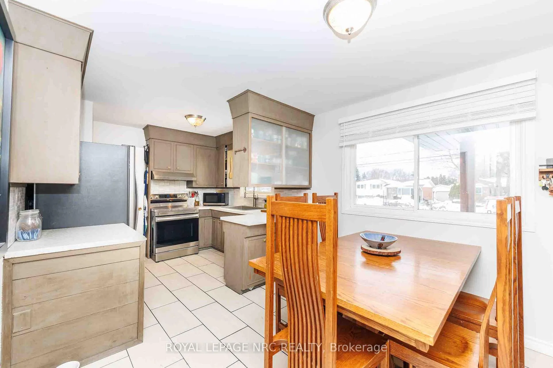 Photo 8 of 6 Croydon Drive, St. Catharines, Lakeshore — HOMEH