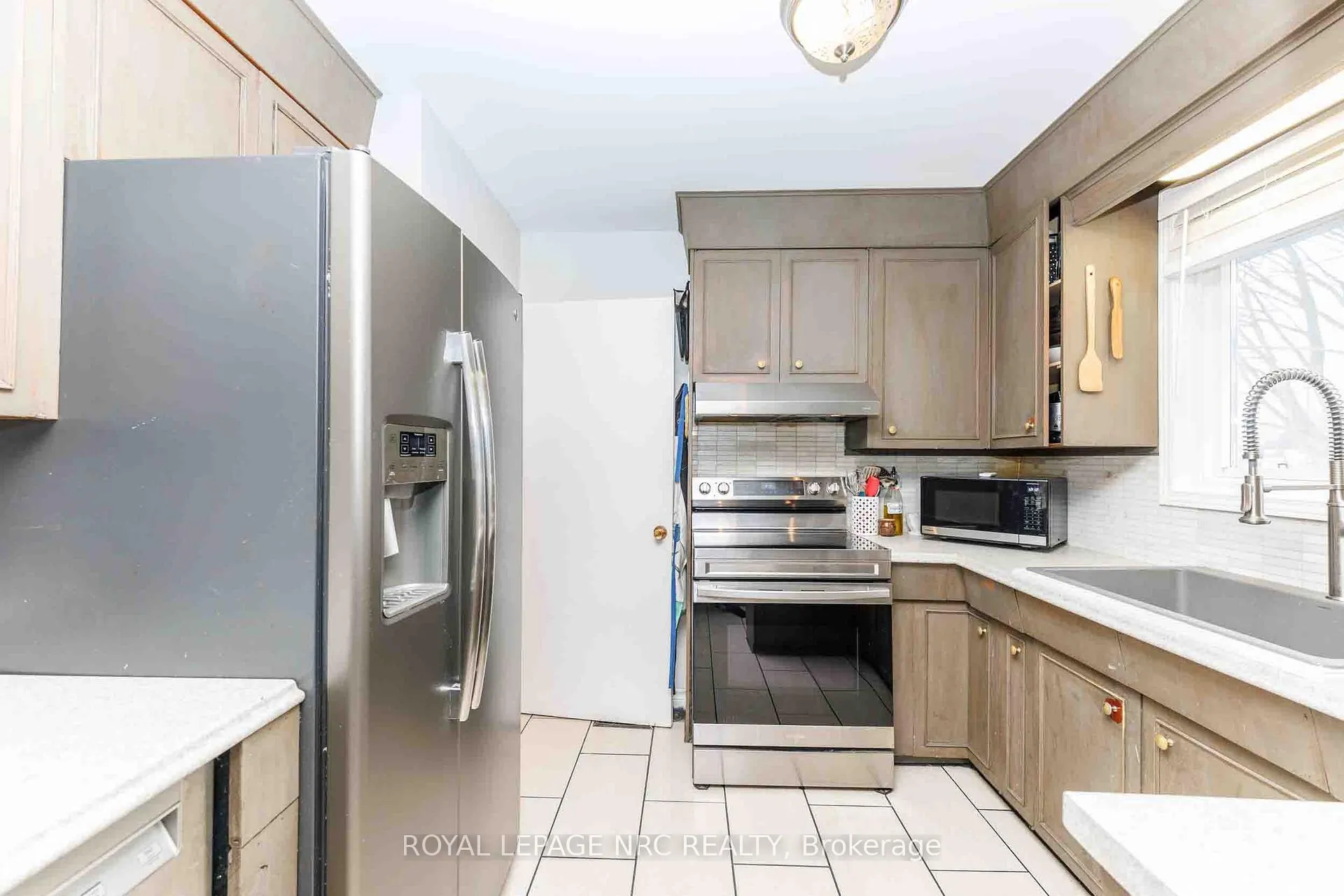 Photo 10 of 6 Croydon Drive, St. Catharines, Lakeshore — HOMEH