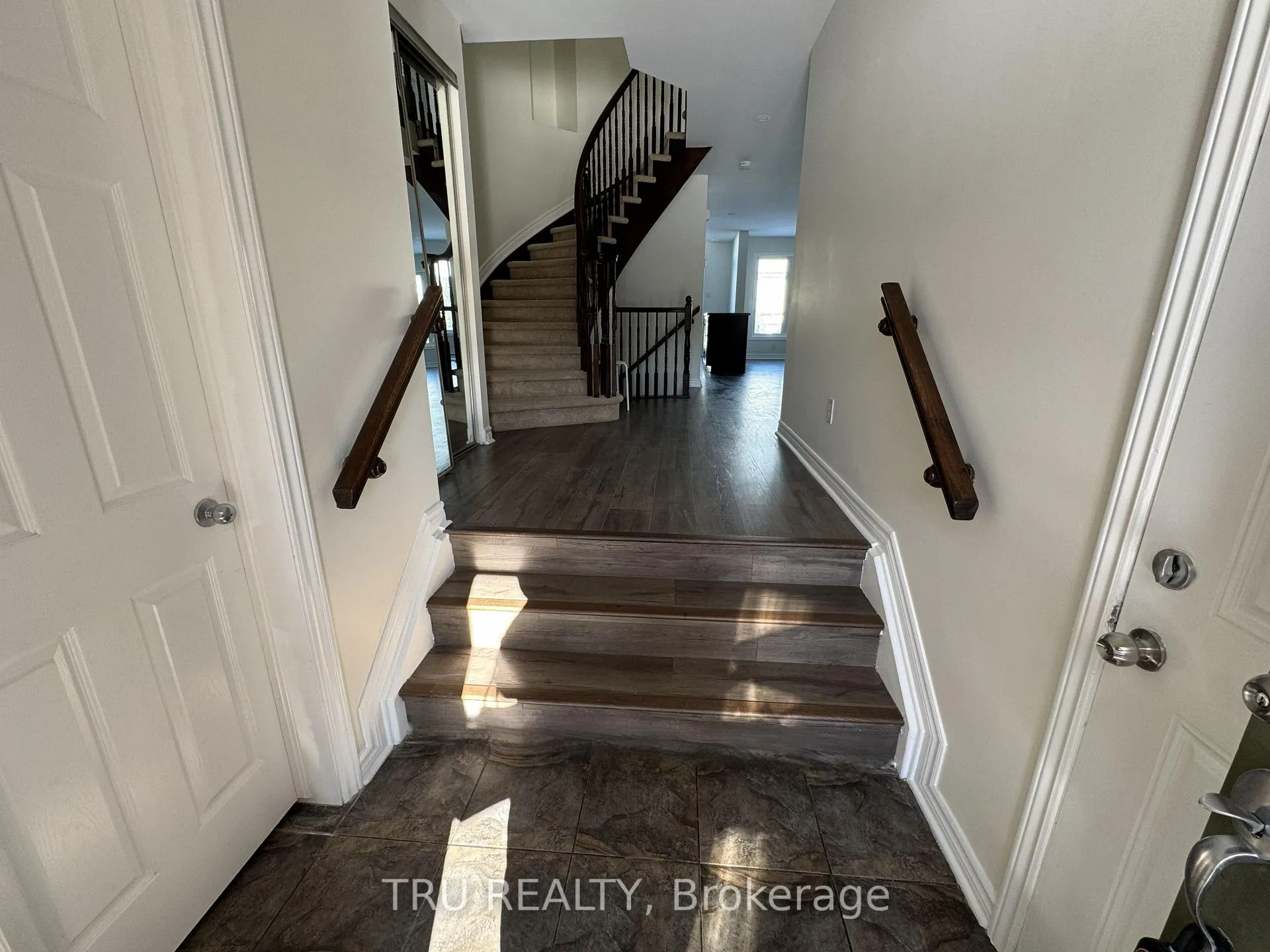 Photo 2 of 247 Hunterbrook Street, Ottawa, Kanata - Morgan's Grant/South March — HOMEH