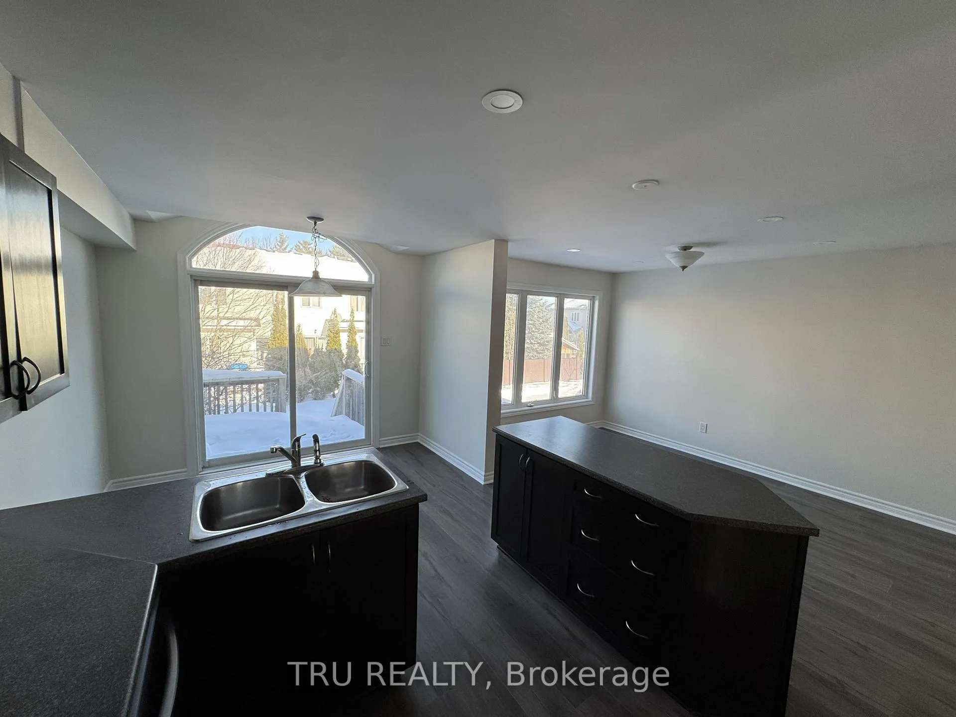 Photo 4 of 247 Hunterbrook Street, Ottawa, Kanata - Morgan's Grant/South March — HOMEH