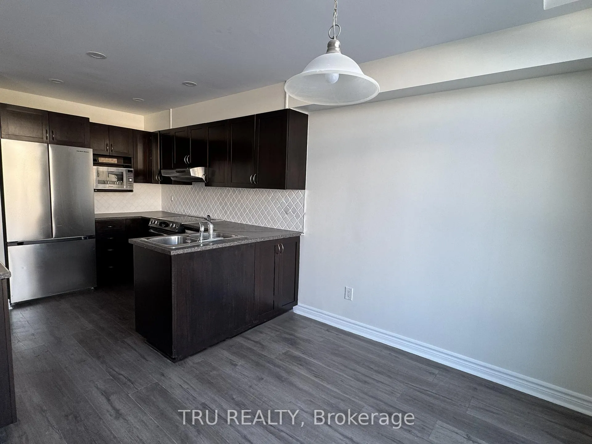 Photo 5 of 247 Hunterbrook Street, Ottawa, Kanata - Morgan's Grant/South March — HOMEH