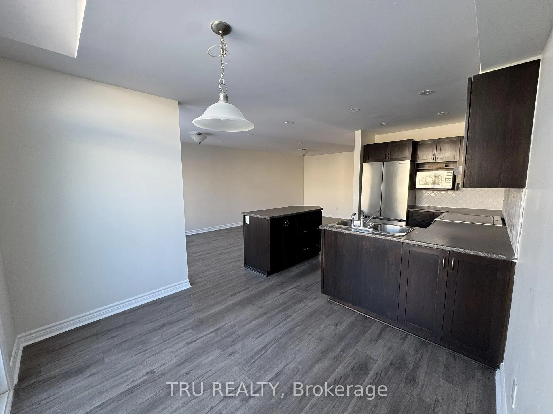 Photo 6 of 247 Hunterbrook Street, Ottawa, Kanata - Morgan's Grant/South March — HOMEH