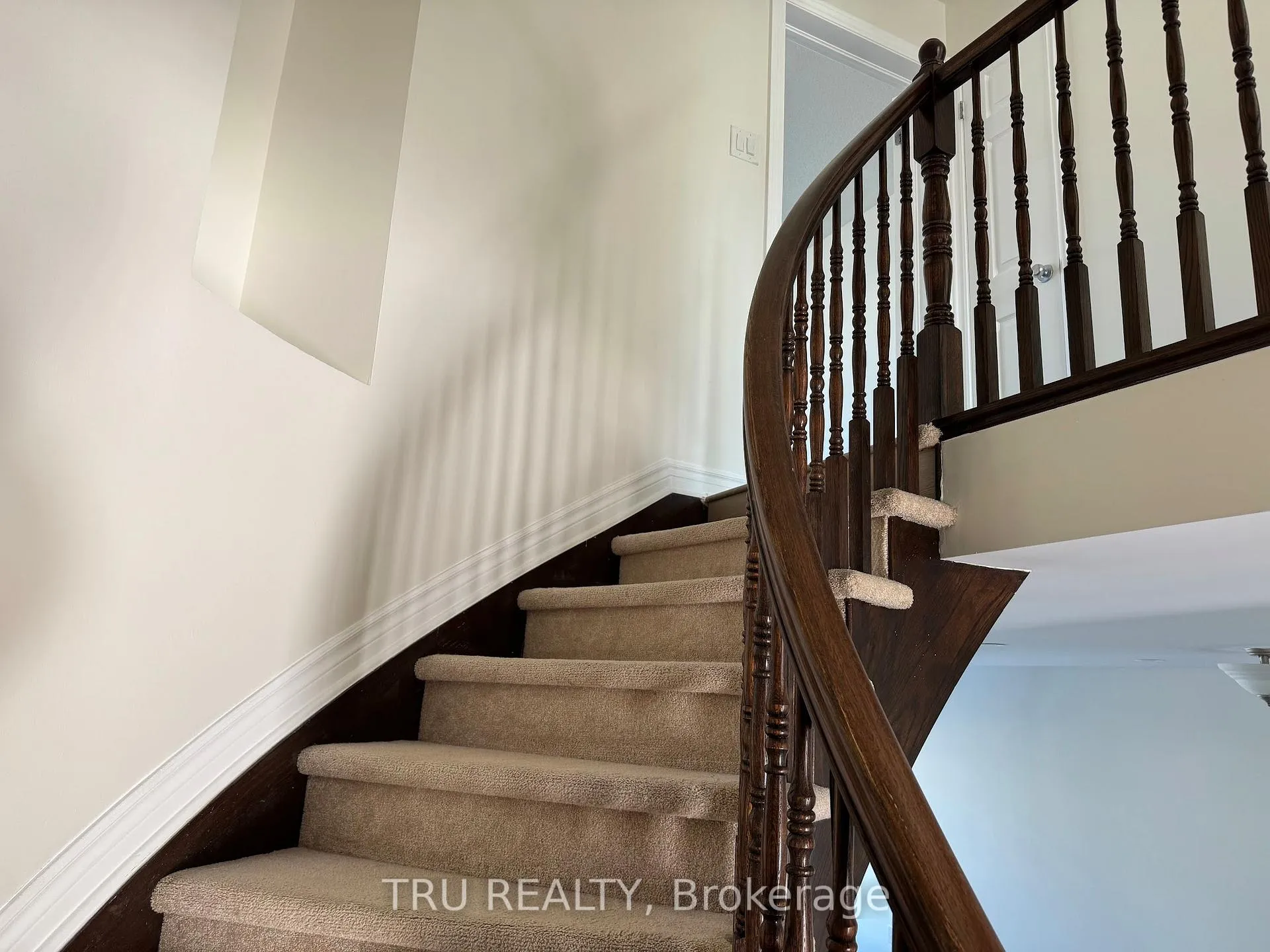 Photo 7 of 247 Hunterbrook Street, Ottawa, Kanata - Morgan's Grant/South March — HOMEH