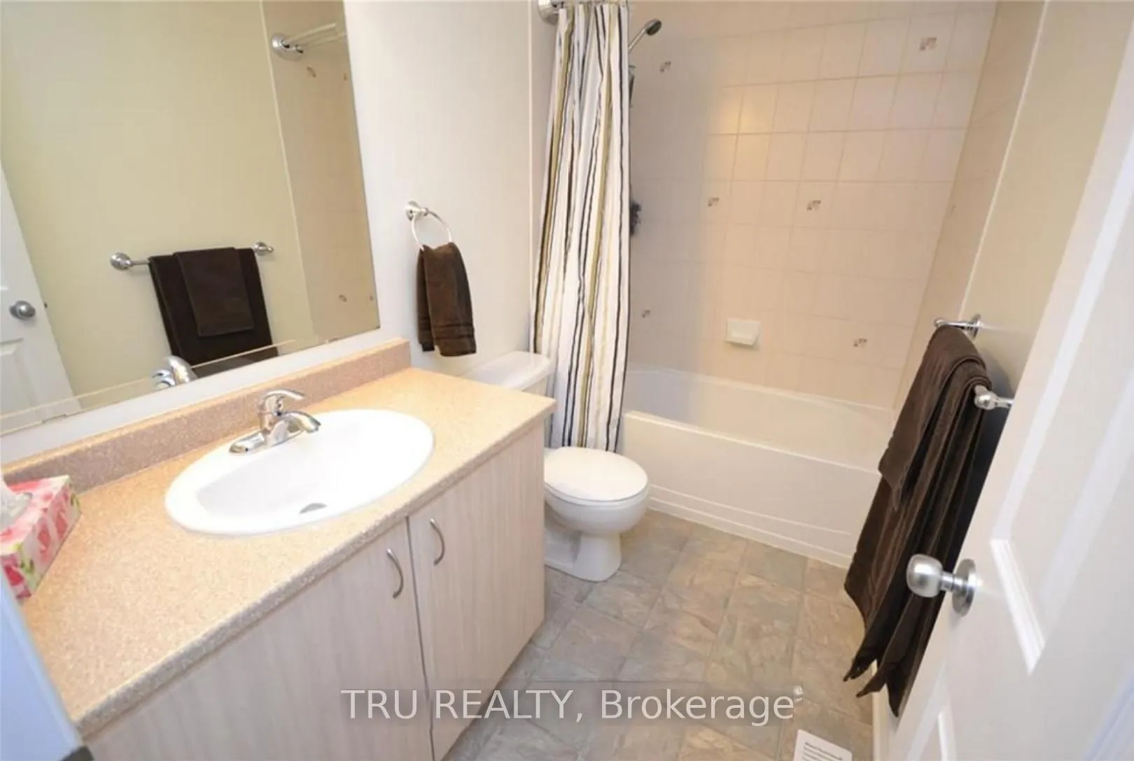 Photo 12 of 247 Hunterbrook Street, Ottawa, Kanata - Morgan's Grant/South March — HOMEH