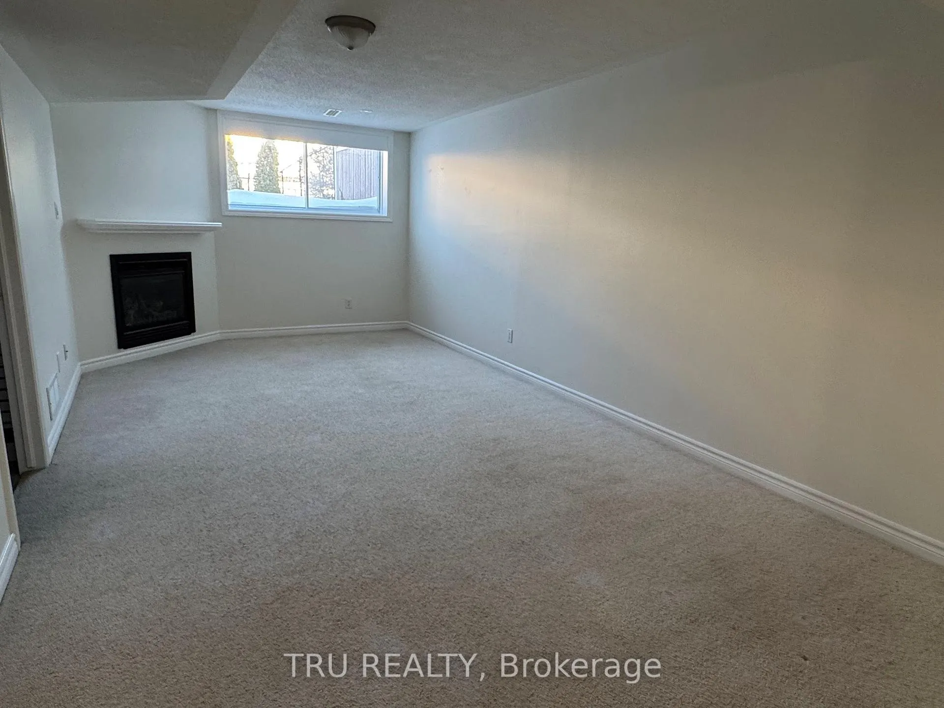 Photo 16 of 247 Hunterbrook Street, Ottawa, Kanata - Morgan's Grant/South March — HOMEH