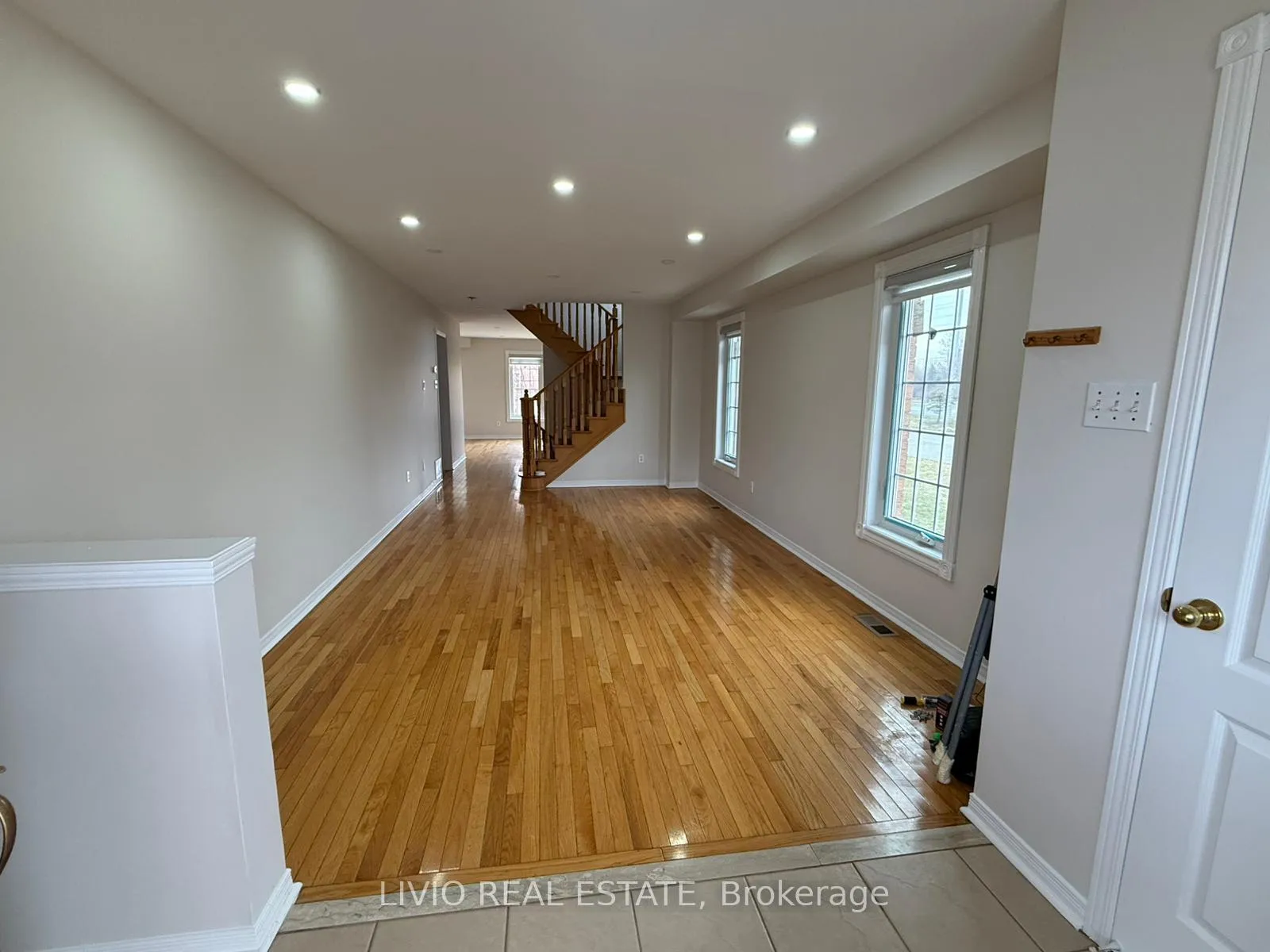 Photo 4 of 55 Peachleaf Crescent, Brampton, Fletcher's Meadow — HOMEH