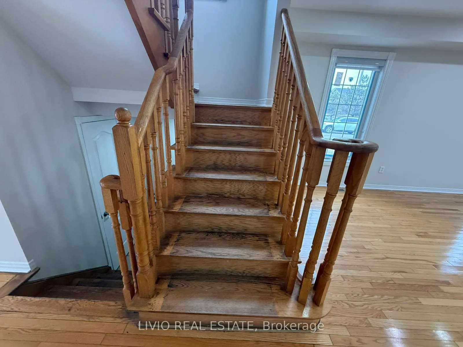 Photo 5 of 55 Peachleaf Crescent, Brampton, Fletcher's Meadow — HOMEH