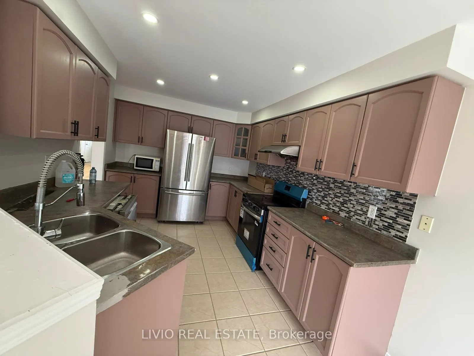 Photo 6 of 55 Peachleaf Crescent, Brampton, Fletcher's Meadow — HOMEH