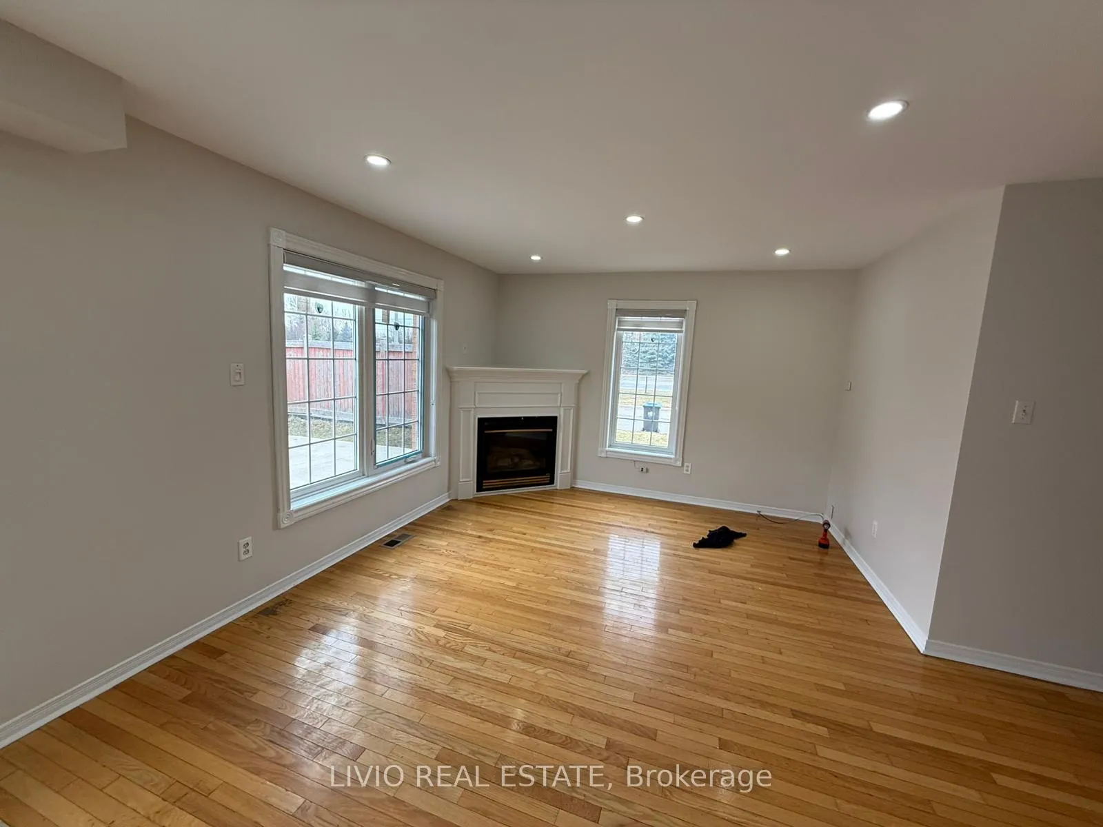 Photo 7 of 55 Peachleaf Crescent, Brampton, Fletcher's Meadow — HOMEH