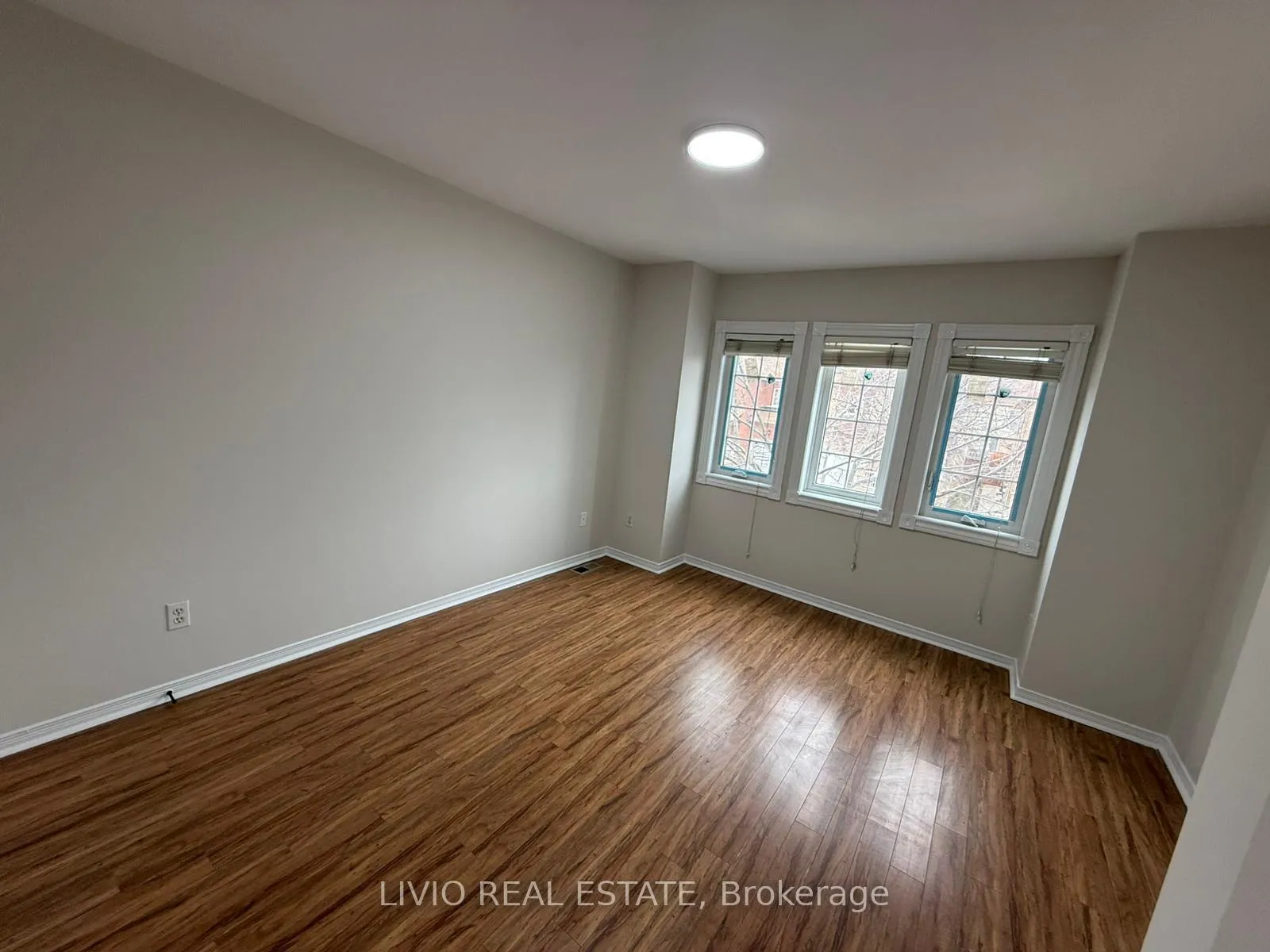 Photo 19 of 55 Peachleaf Crescent, Brampton, Fletcher's Meadow — HOMEH