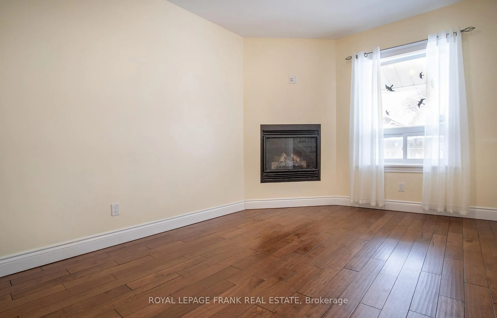 Photo 5 of 385 Spring Street, Cobourg — HOMEH