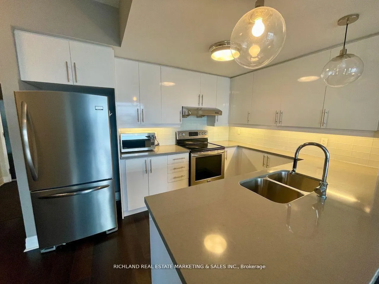 Photo 4 of Unit 903, 8110 Birchmount Avenue, Markham, Unionville — HOMEH