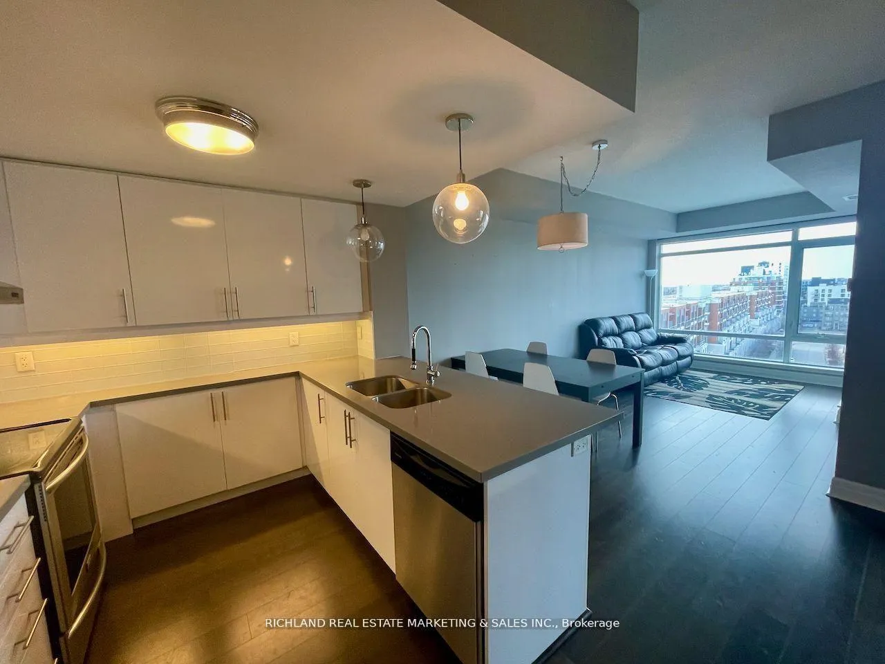 Photo 6 of Unit 903, 8110 Birchmount Avenue, Markham, Unionville — HOMEH