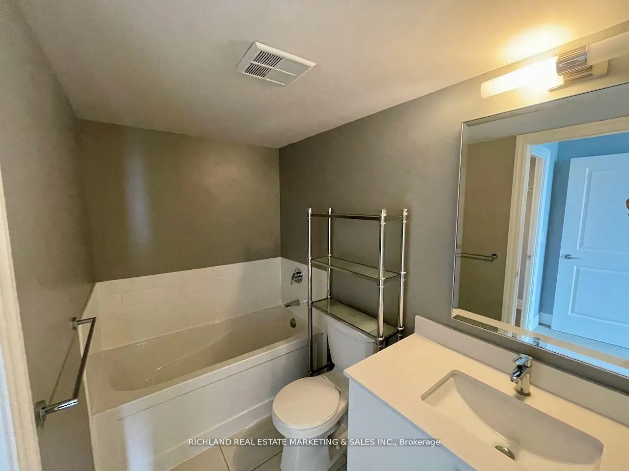 Photo 14 of Unit 903, 8110 Birchmount Avenue, Markham, Unionville — HOMEH