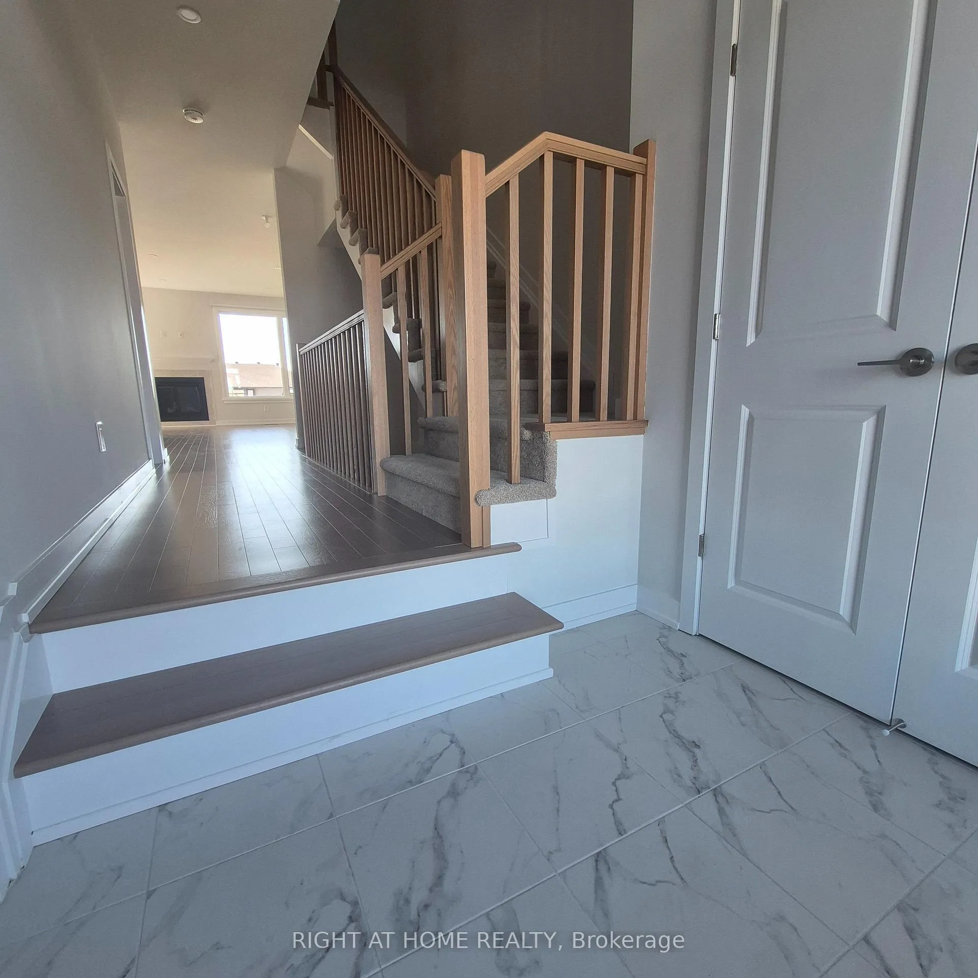 Photo 2 of 102 Ploughshare Road, Ottawa, Kanata - Katimavik — HOMEH