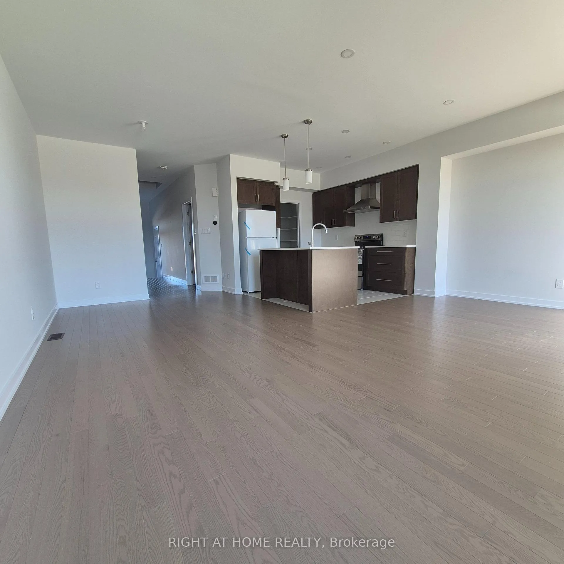 Photo 5 of 102 Ploughshare Road, Ottawa, Kanata - Katimavik — HOMEH