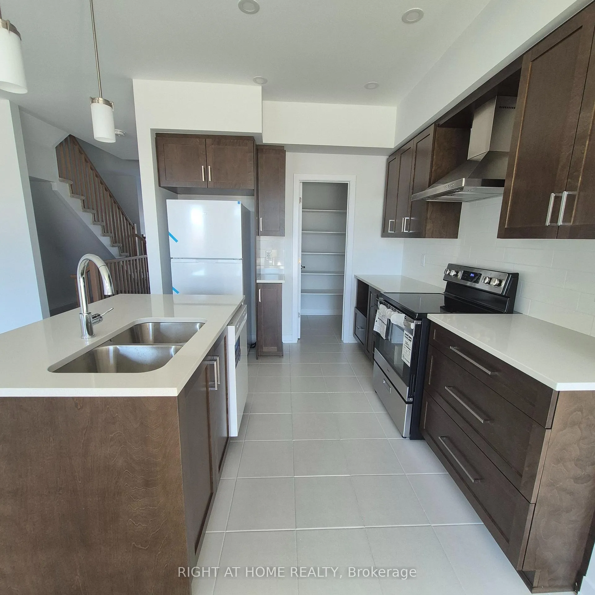 Photo 6 of 102 Ploughshare Road, Ottawa, Kanata - Katimavik — HOMEH