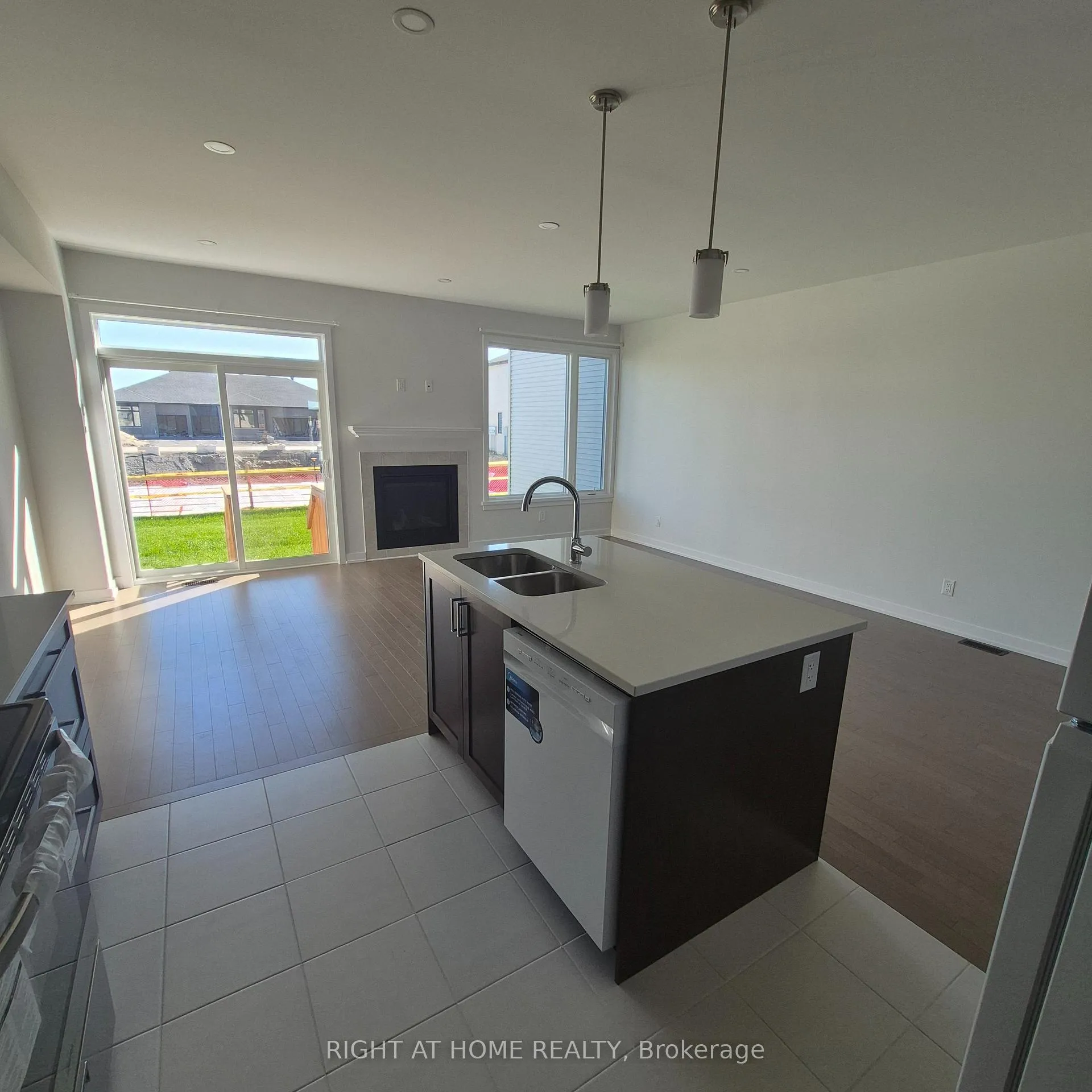 Photo 8 of 102 Ploughshare Road, Ottawa, Kanata - Katimavik — HOMEH