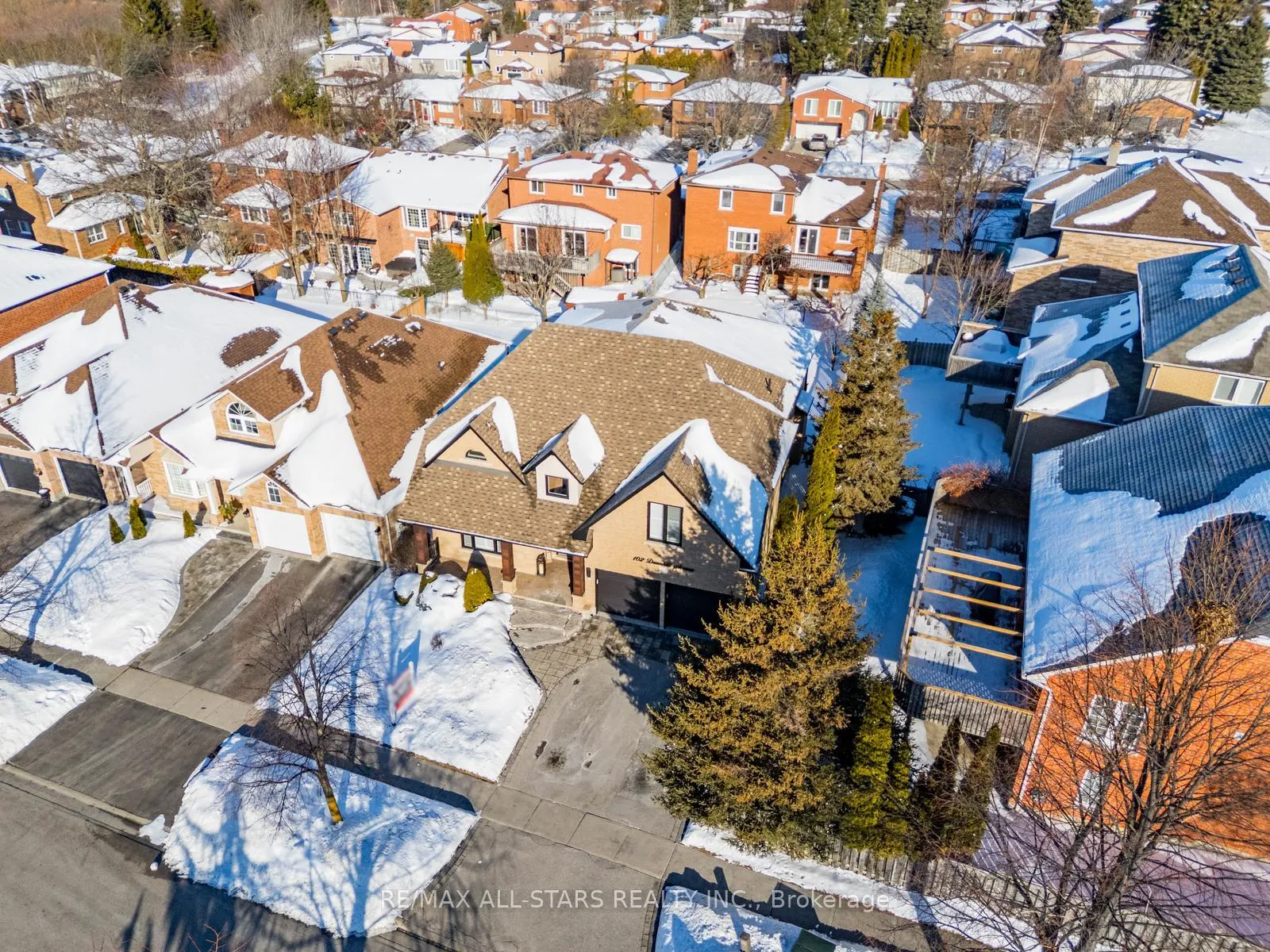 Photo 4 of 102 Dawnhill Avenue, Oshawa, McLaughlin — HOMEH