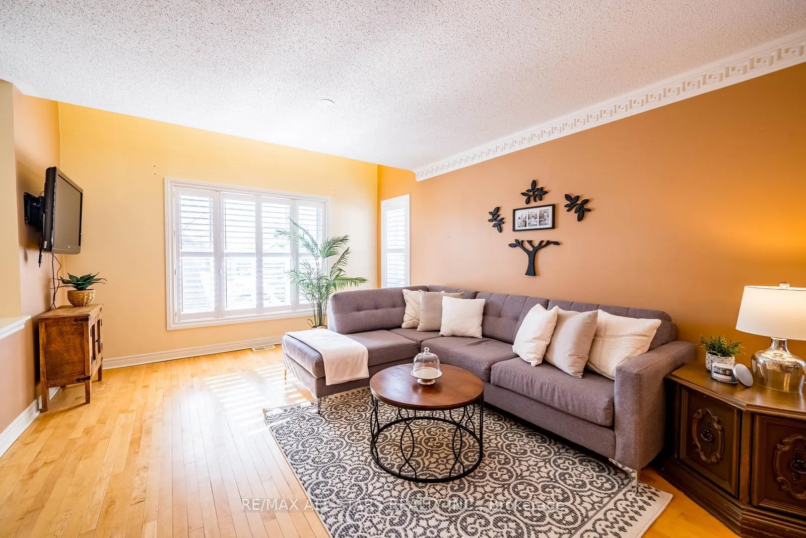 Photo 11 of 102 Dawnhill Avenue, Oshawa, McLaughlin — HOMEH