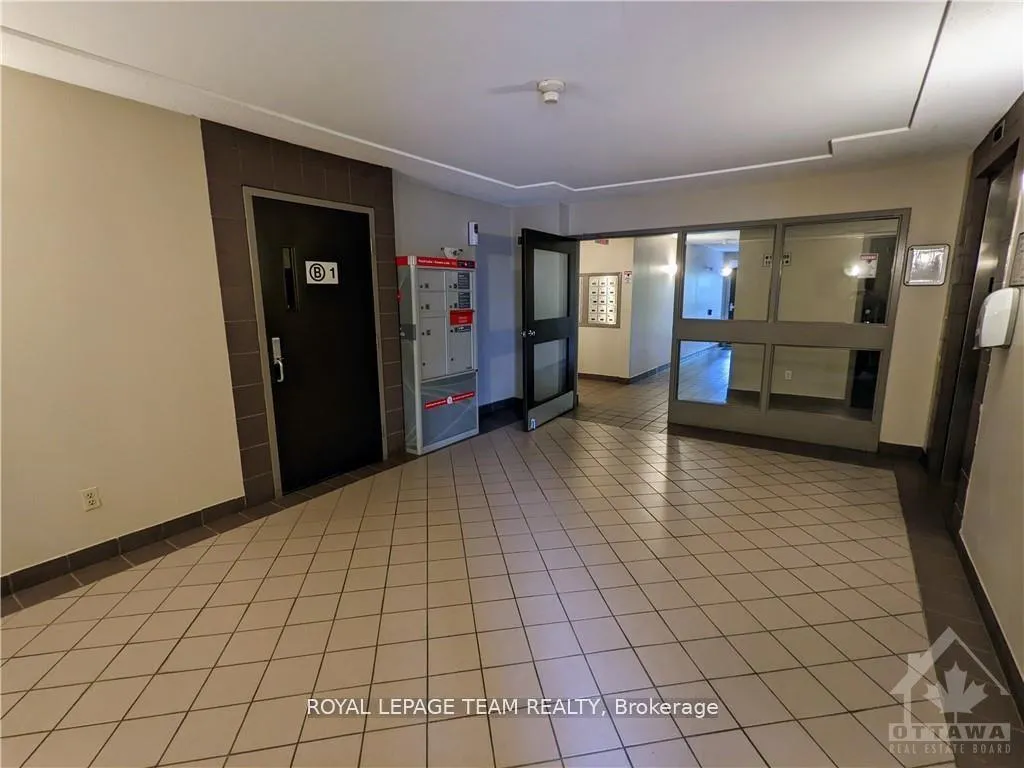 Photo 3 of 250 Brittany Drive, Ottawa, Cumberland West — HOMEH