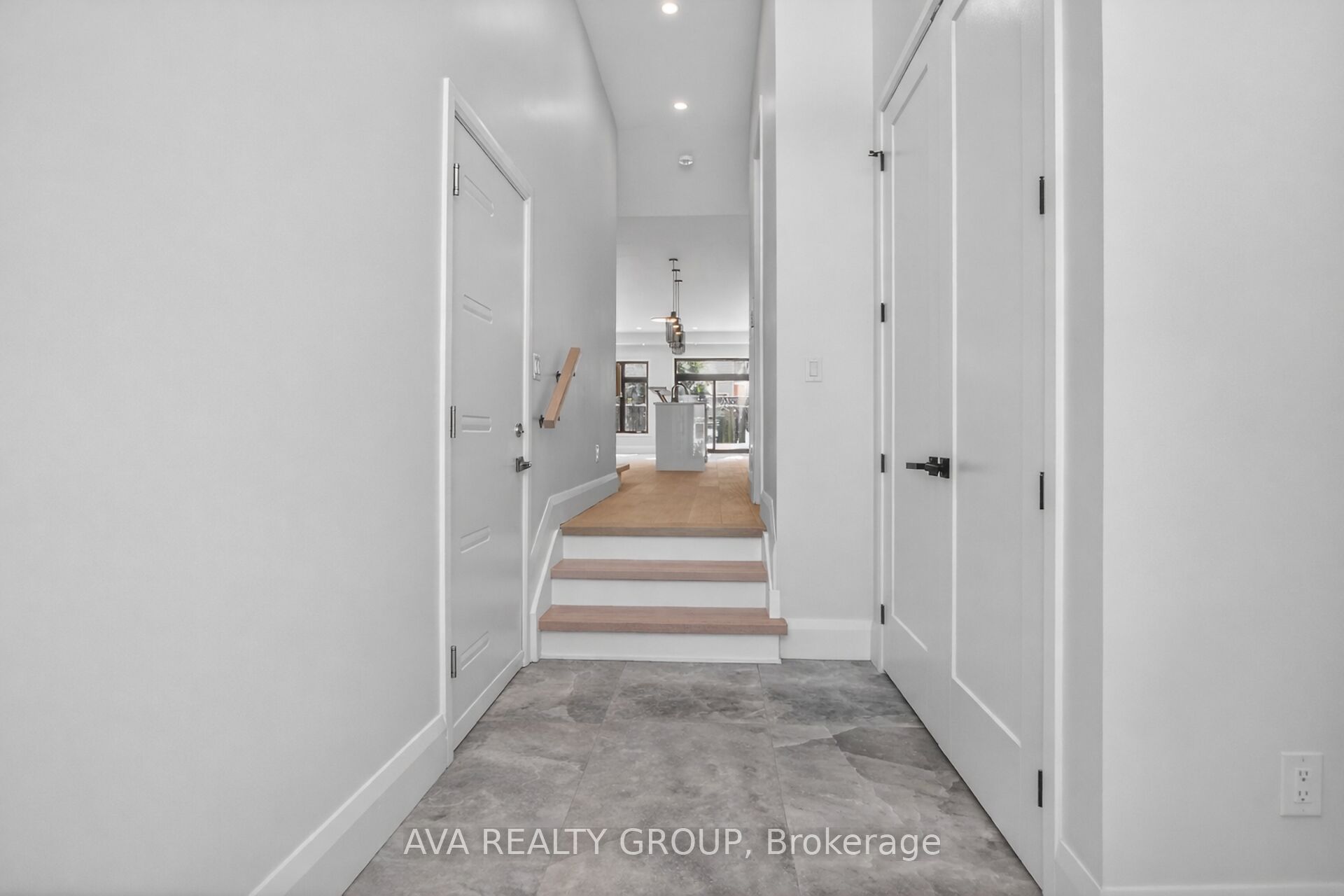 Photo 4 of 16 Gould Street, Ottawa, Ottawa West — HOMEH