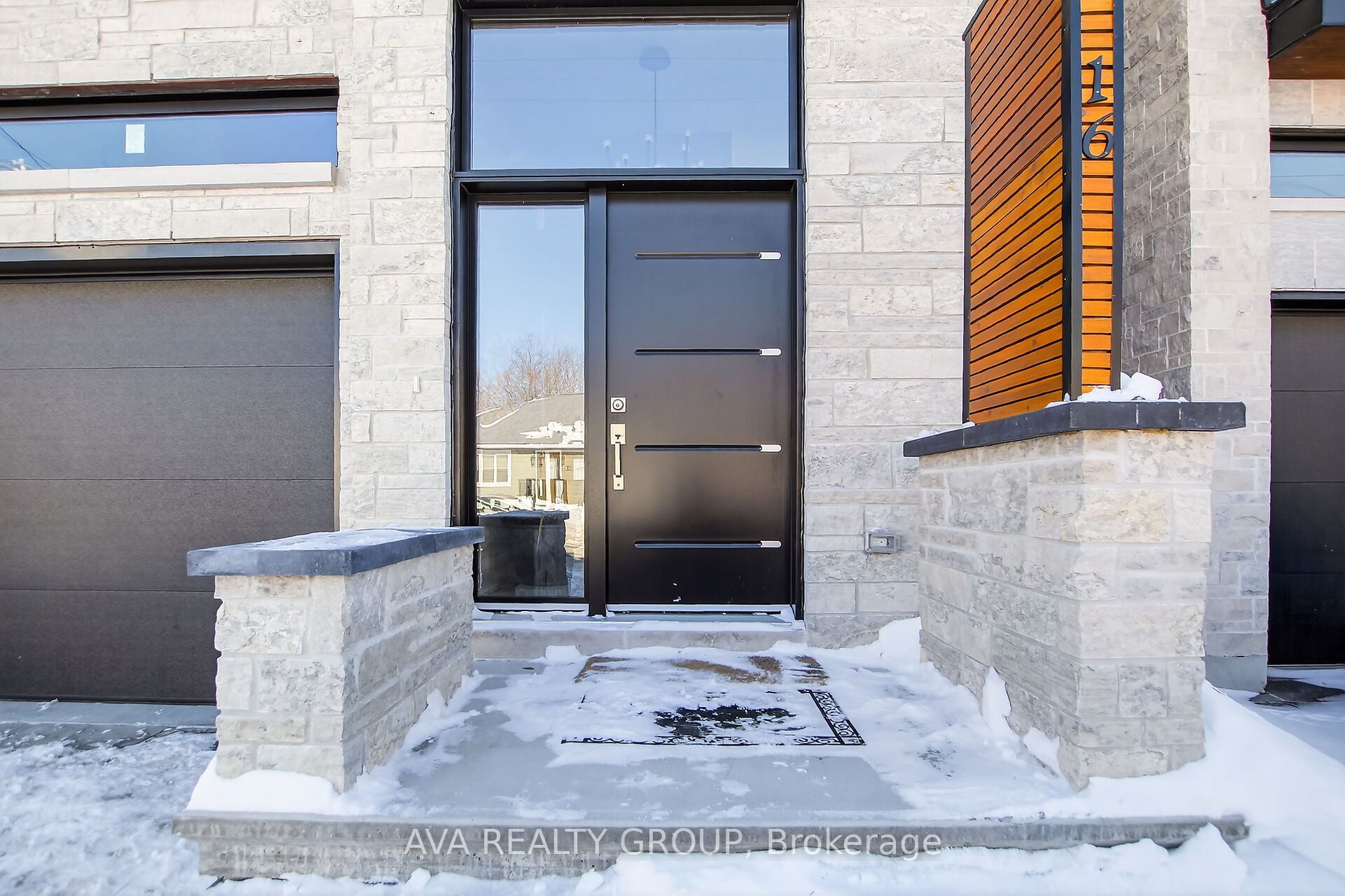 Photo 3 of 16 Gould Street, Ottawa, Ottawa West — HOMEH