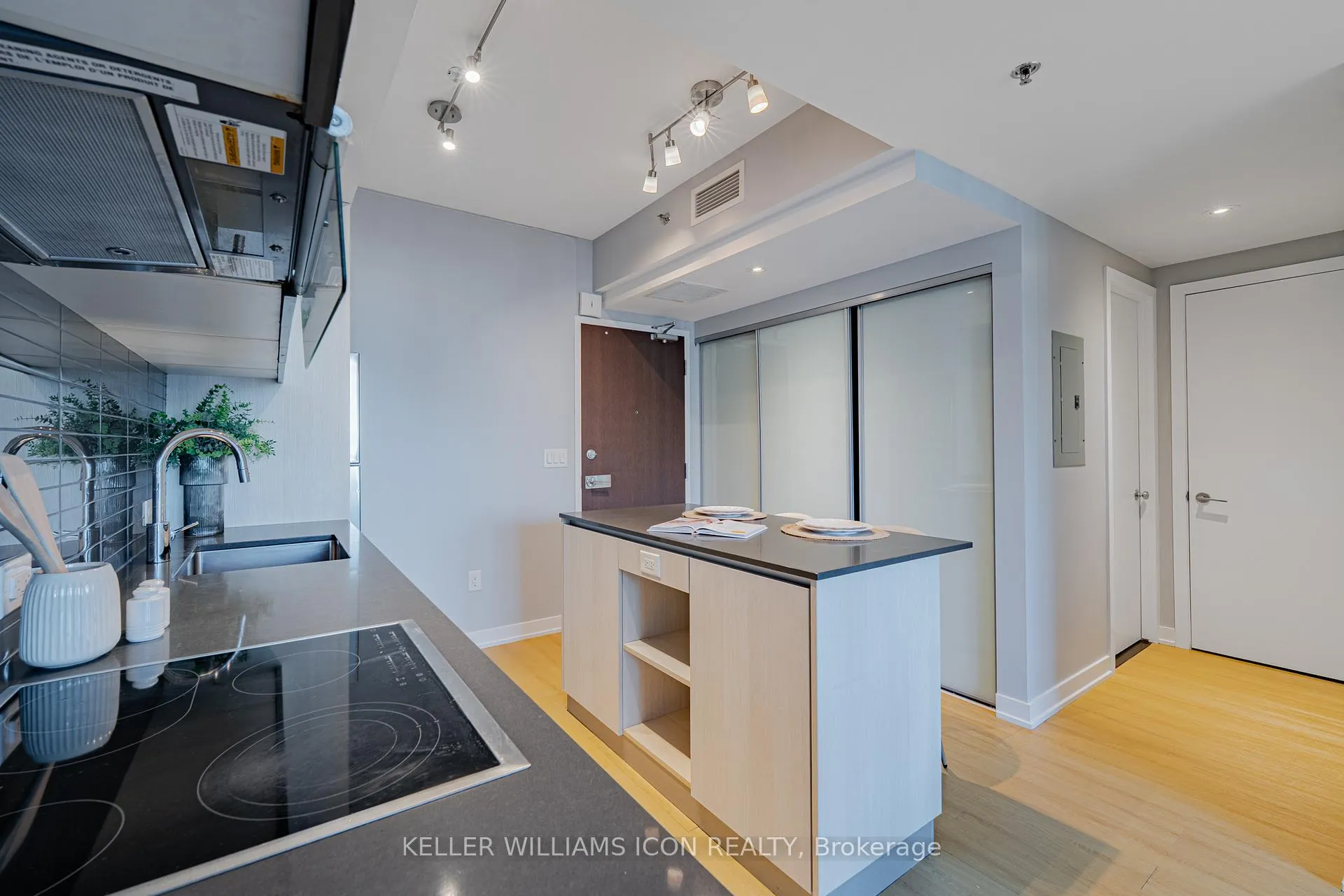 Photo 8 of Unit 2015, 199 Slater Street, Ottawa, Ottawa Centre — HOMEH