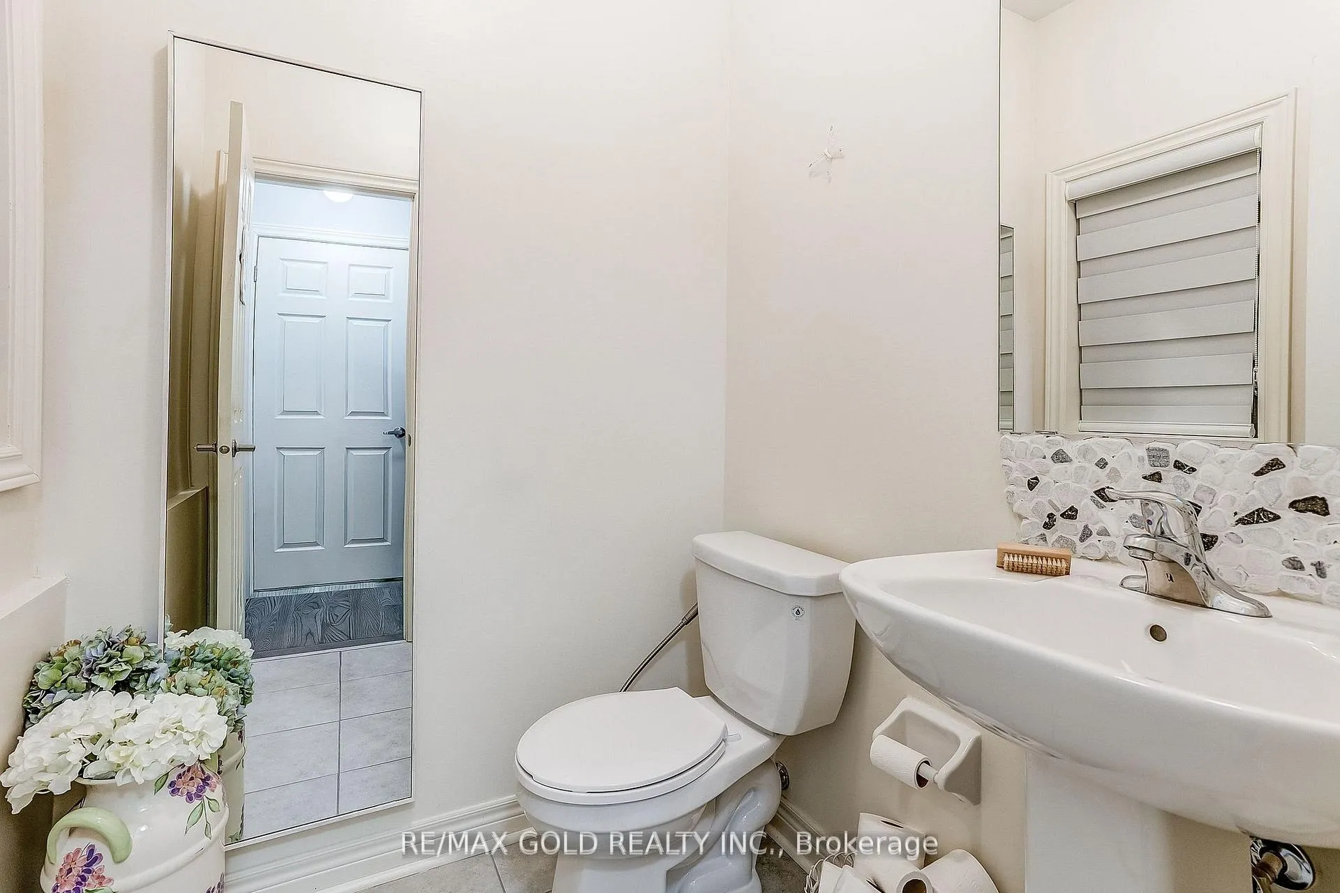Photo 5 of 552 Bessborough Drive, Milton, Harrison — HOMEH