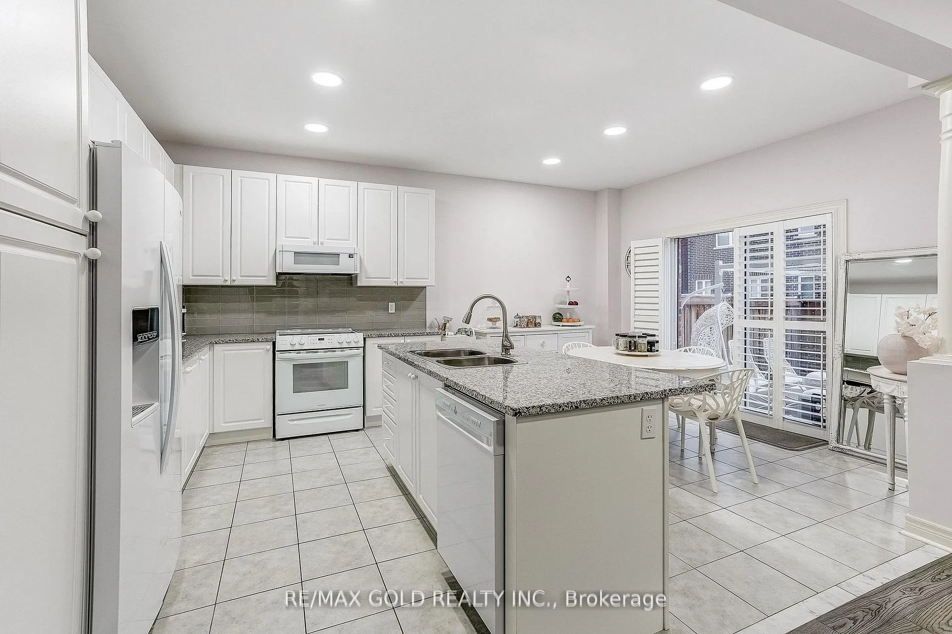 Photo 13 of 552 Bessborough Drive, Milton, Harrison — HOMEH