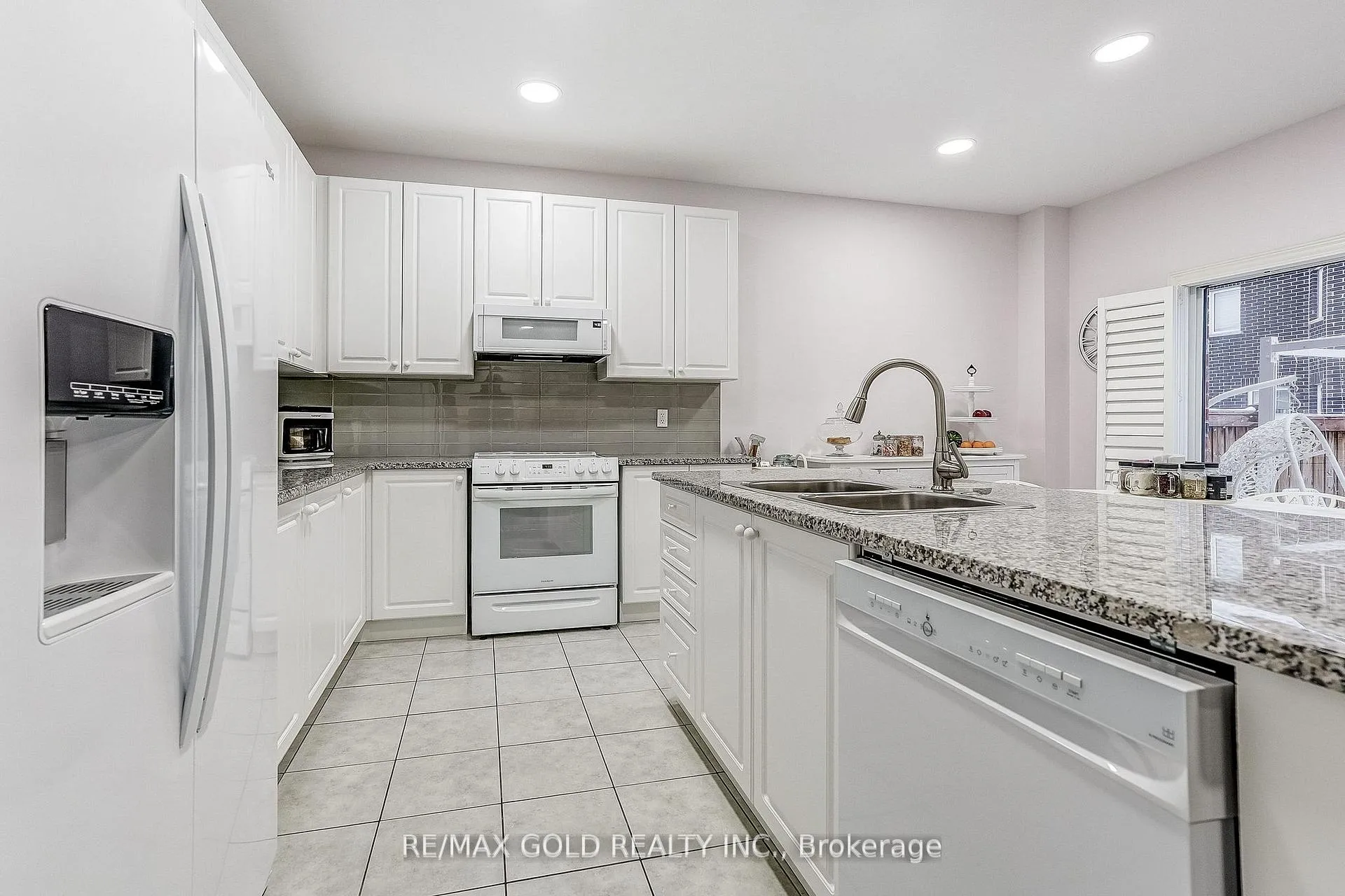 Photo 14 of 552 Bessborough Drive, Milton, Harrison — HOMEH