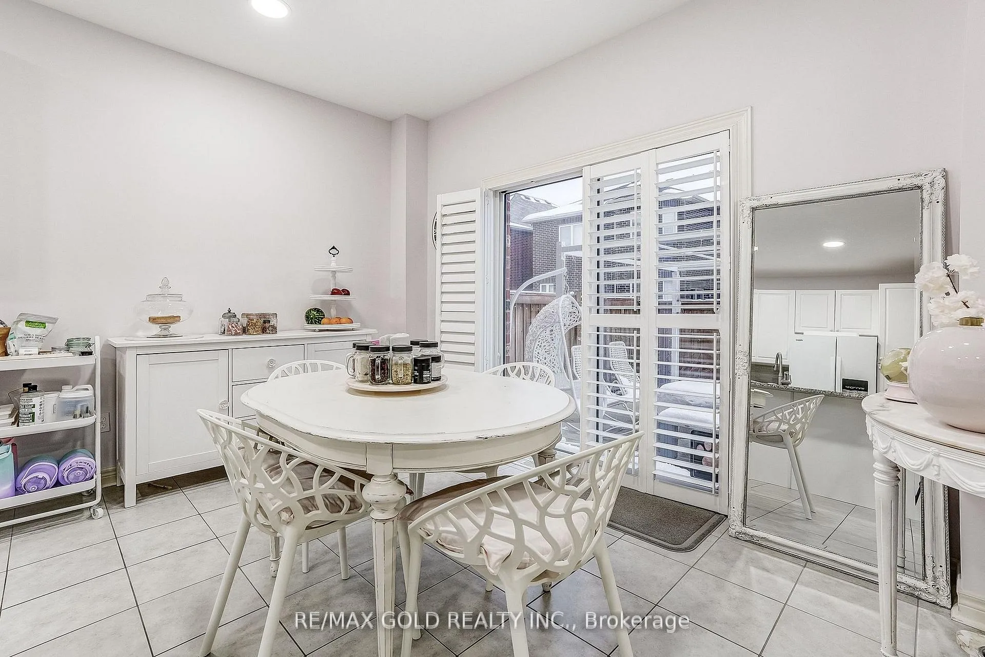 Photo 17 of 552 Bessborough Drive, Milton, Harrison — HOMEH