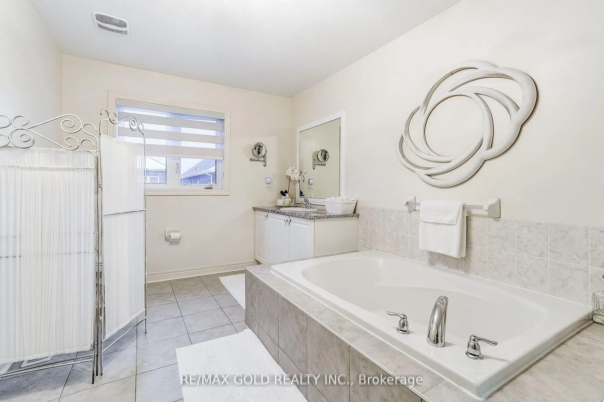 Photo 36 of 552 Bessborough Drive, Milton, Harrison — HOMEH