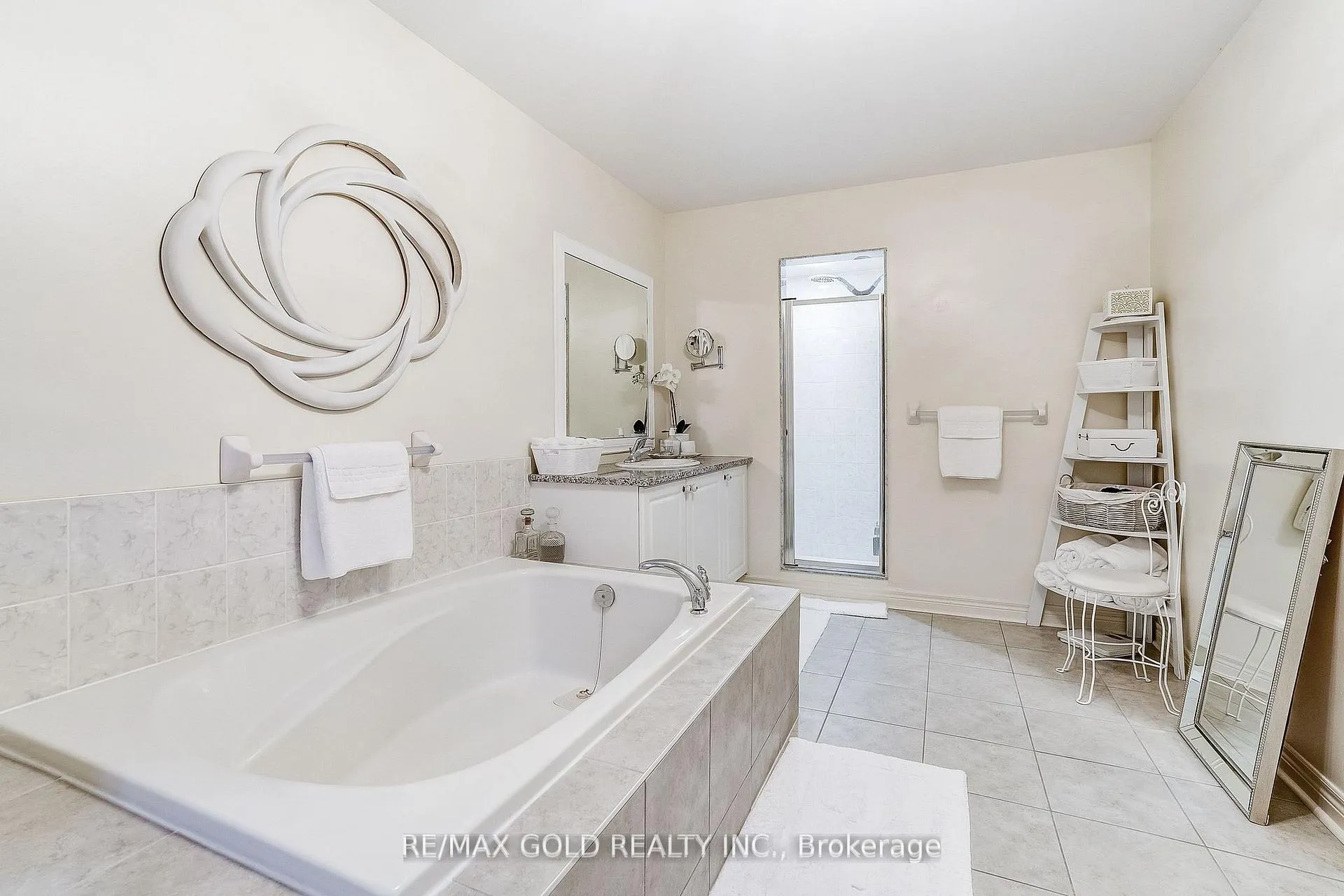 Photo 37 of 552 Bessborough Drive, Milton, Harrison — HOMEH