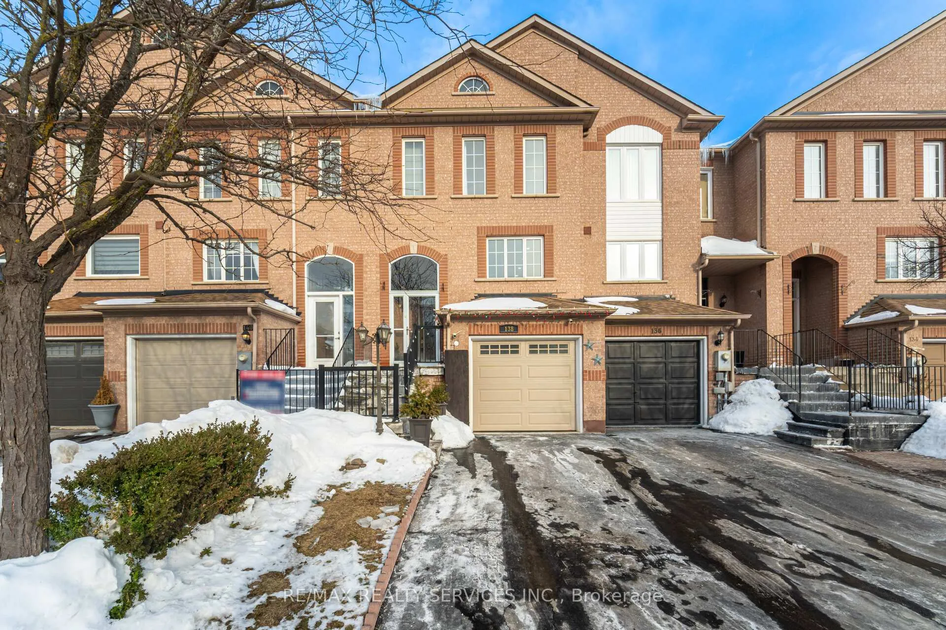 Photo 1 of 138 Parktree Drive, Vaughan, Maple — HOMEH