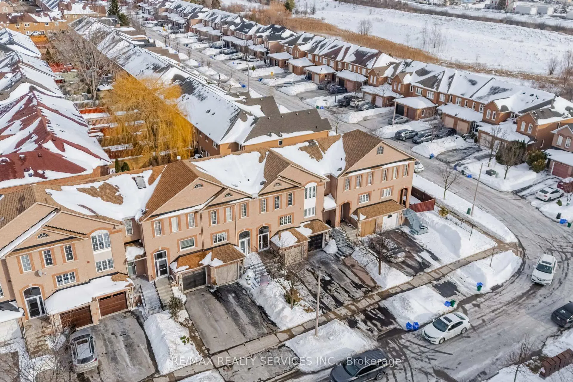 Photo 2 of 138 Parktree Drive, Vaughan, Maple — HOMEH