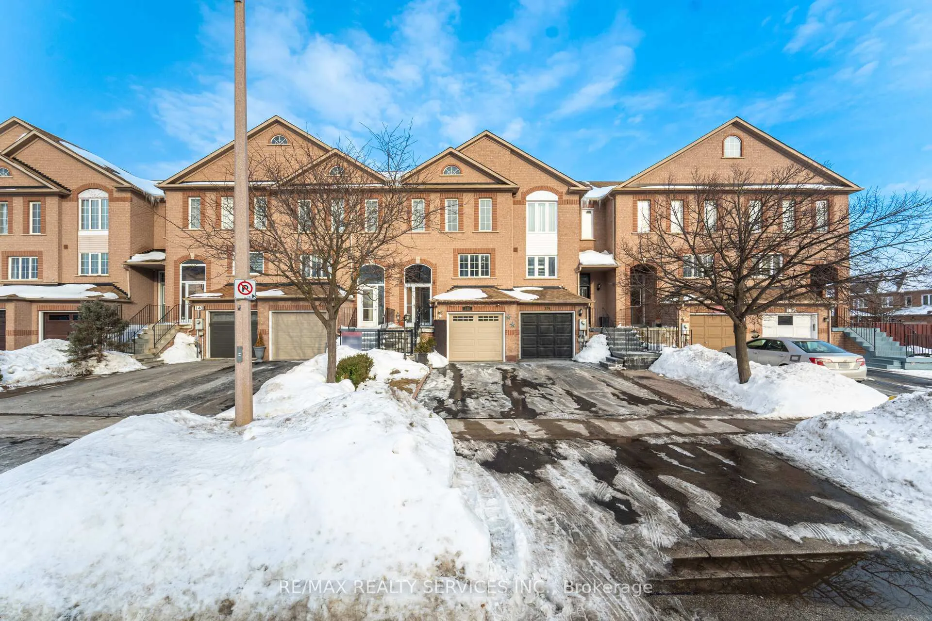 Photo 4 of 138 Parktree Drive, Vaughan, Maple — HOMEH